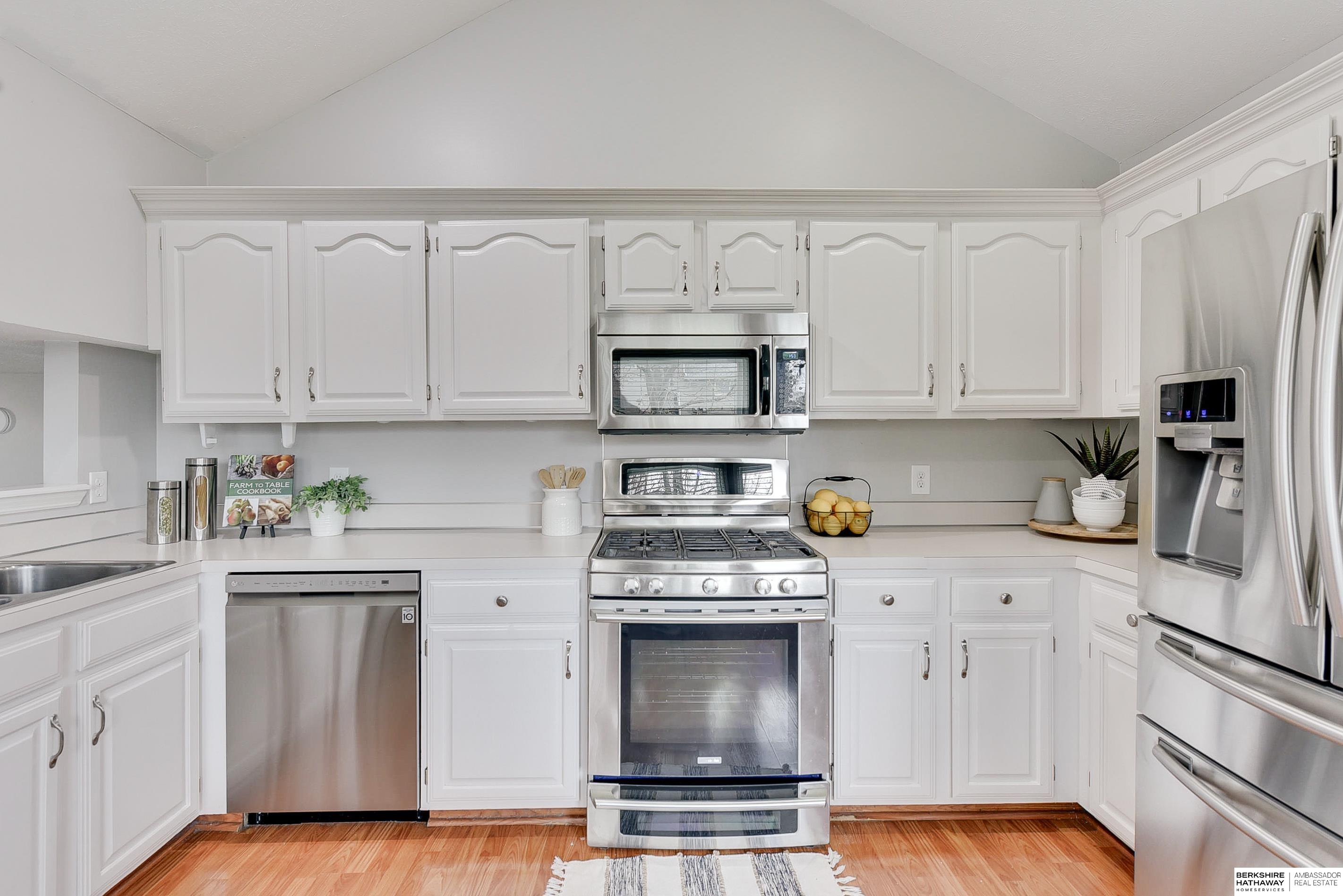 Omaha, Nebraska 68135, United States, 3 Bedrooms Bedrooms, ,3 BathroomsBathrooms,Residential,Pending,101819