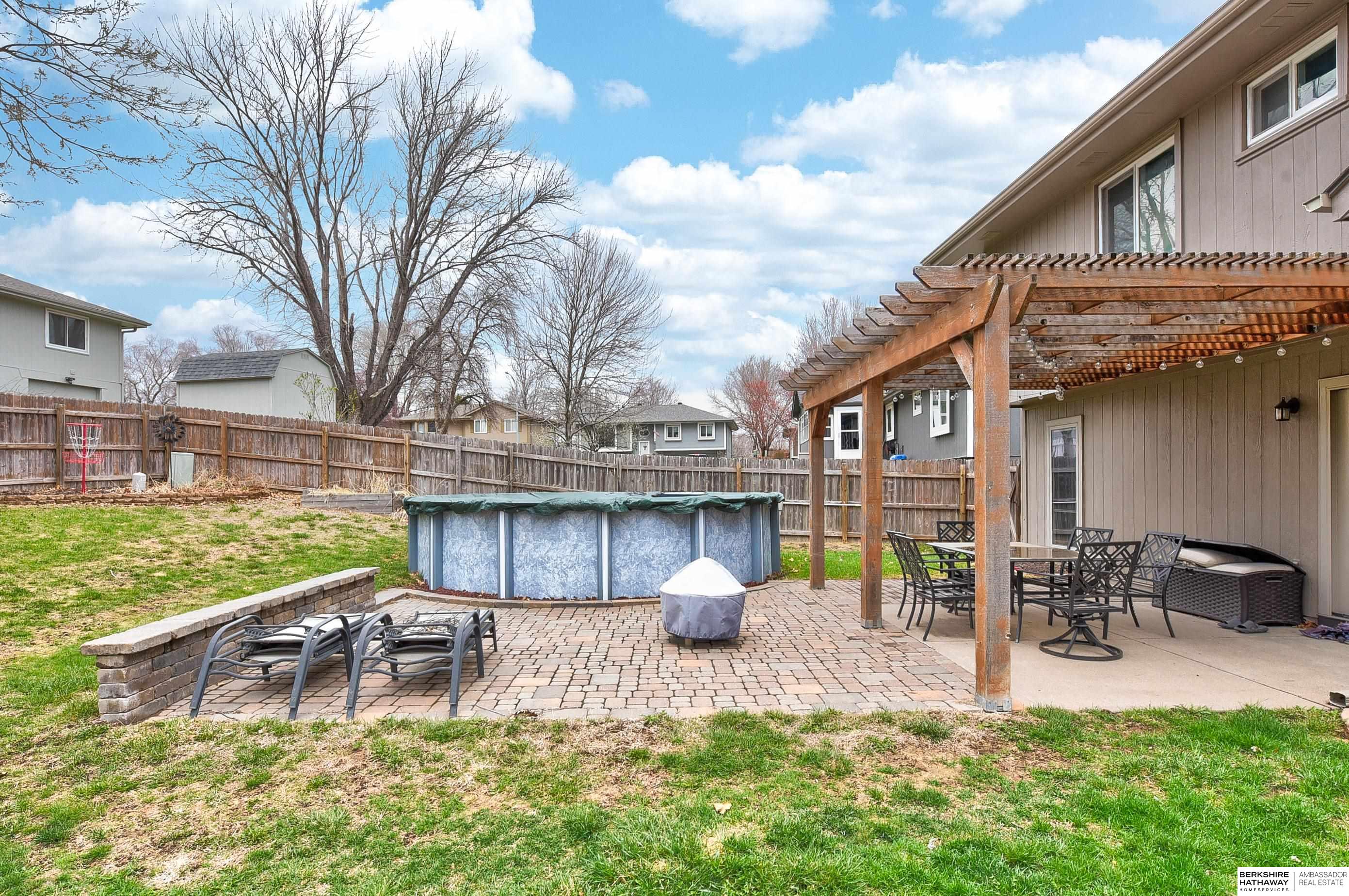 Omaha, Nebraska 68135, United States, 3 Bedrooms Bedrooms, ,3 BathroomsBathrooms,Residential,Pending,101819