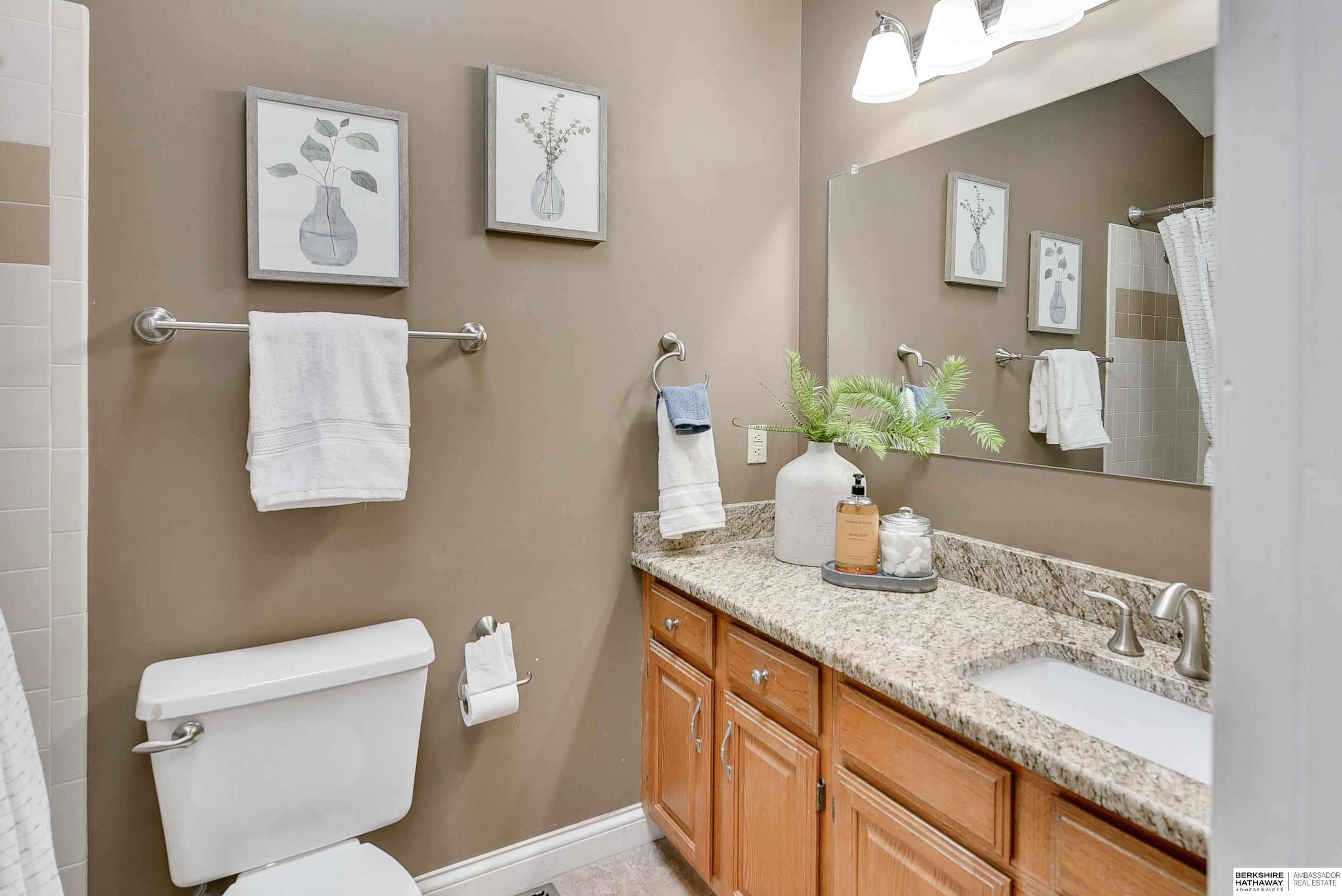 Omaha, Nebraska 68135, United States, 3 Bedrooms Bedrooms, ,3 BathroomsBathrooms,Residential,Pending,101819