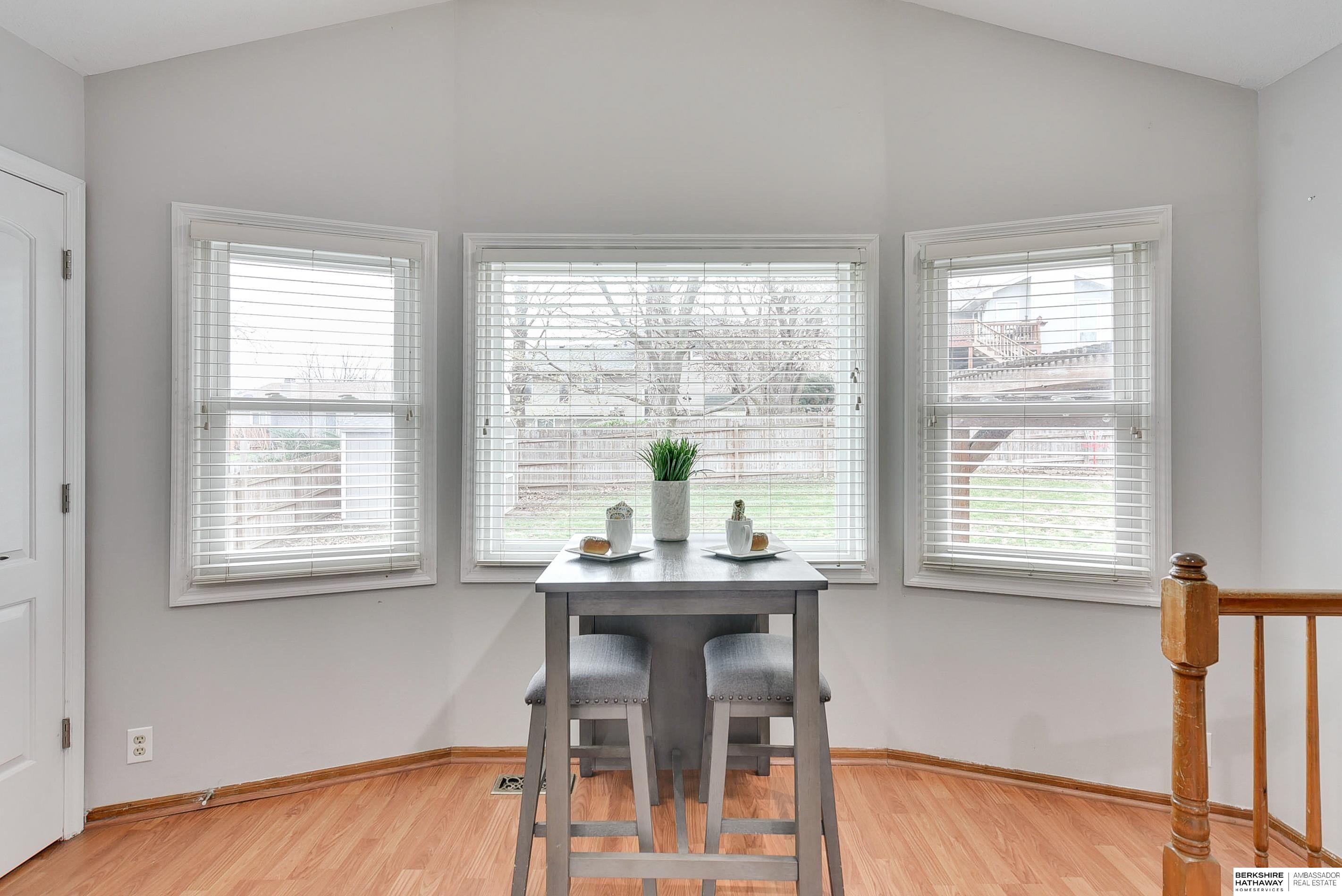 Omaha, Nebraska 68135, United States, 3 Bedrooms Bedrooms, ,3 BathroomsBathrooms,Residential,Pending,101819