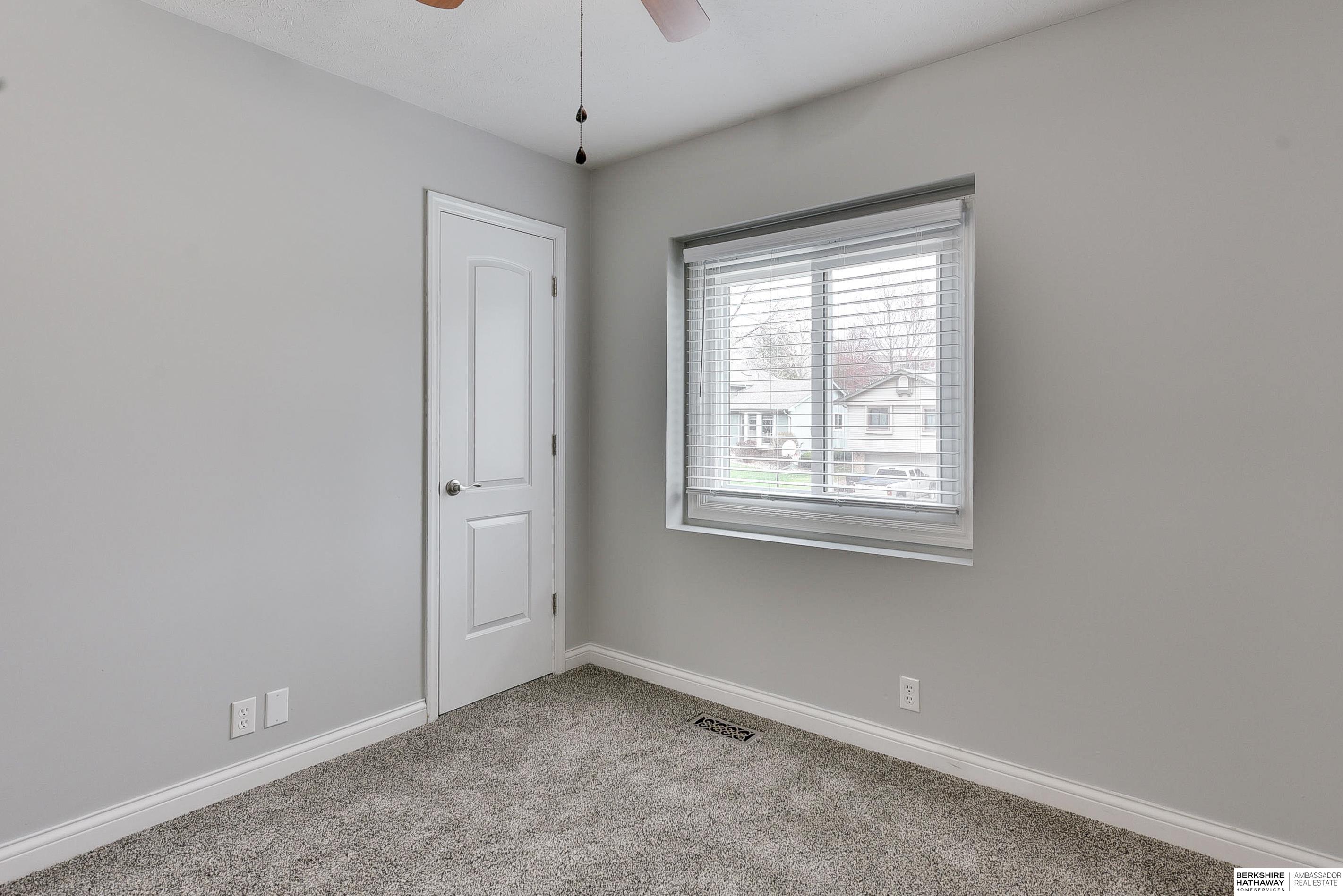 Omaha, Nebraska 68135, United States, 3 Bedrooms Bedrooms, ,3 BathroomsBathrooms,Residential,Pending,101819