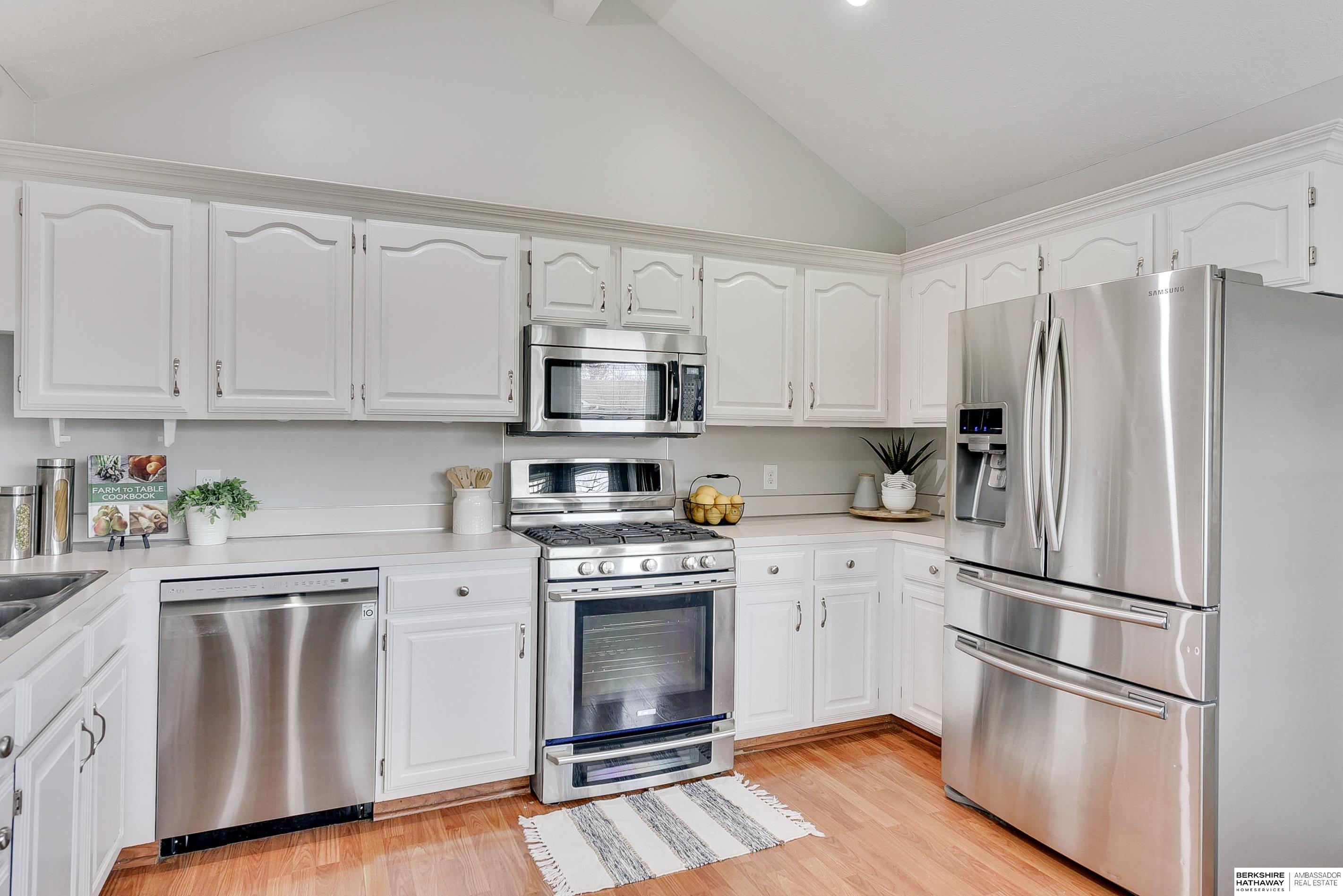 Omaha, Nebraska 68135, United States, 3 Bedrooms Bedrooms, ,3 BathroomsBathrooms,Residential,Pending,101819