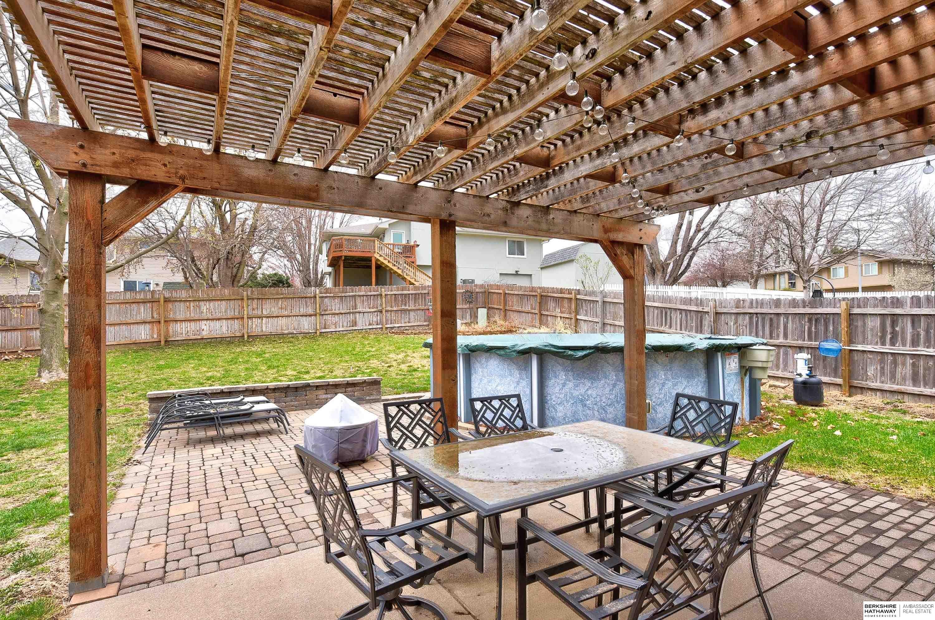 Omaha, Nebraska 68135, United States, 3 Bedrooms Bedrooms, ,3 BathroomsBathrooms,Residential,Pending,101819