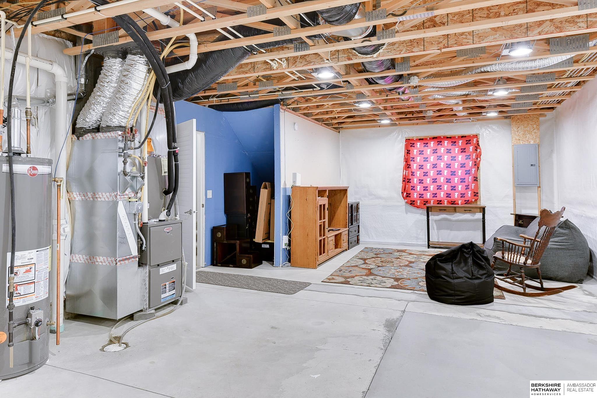 Omaha, Nebraska 68136, United States, 4 Bedrooms Bedrooms, ,3 BathroomsBathrooms,Residential,Pending,113945