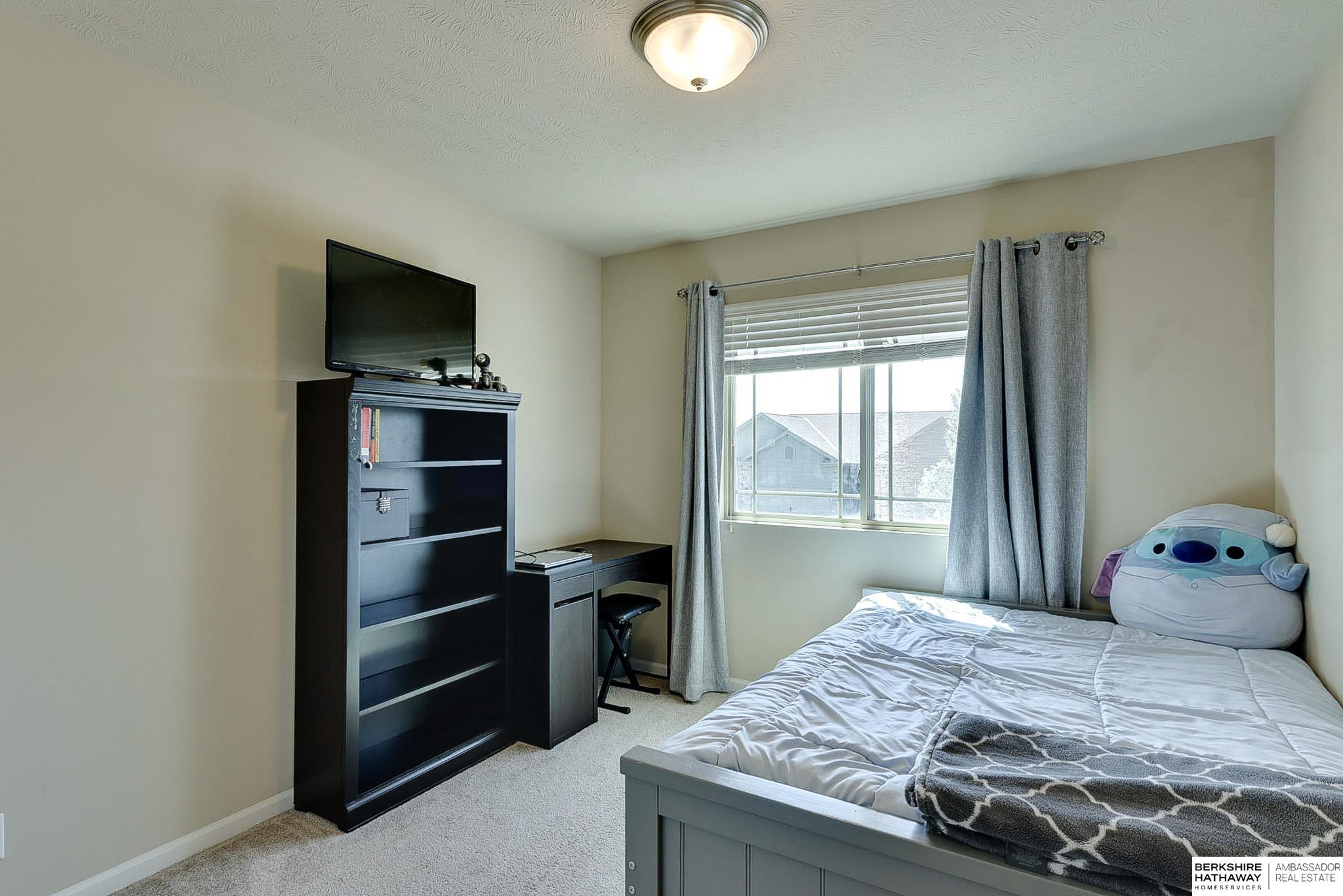 Omaha, Nebraska 68136, United States, 4 Bedrooms Bedrooms, ,3 BathroomsBathrooms,Residential,Pending,113945