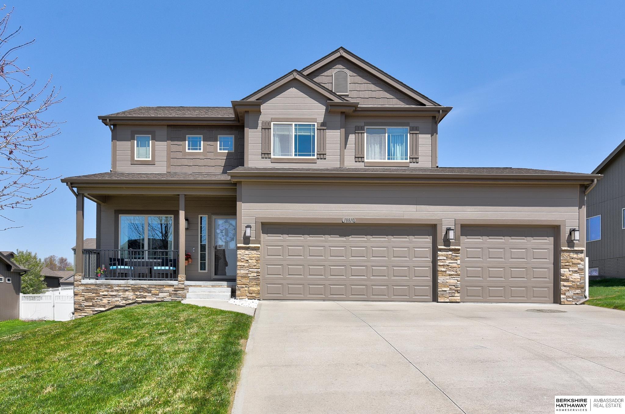 Omaha, Nebraska 68136, United States, 4 Bedrooms Bedrooms, ,3 BathroomsBathrooms,Residential,Pending,113945