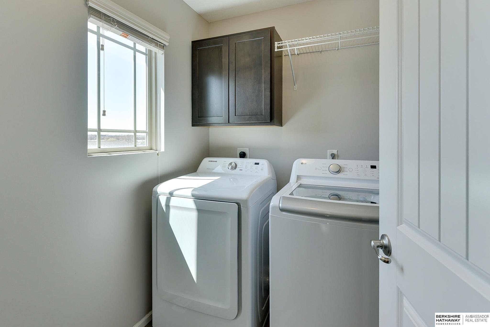 Omaha, Nebraska 68136, United States, 4 Bedrooms Bedrooms, ,3 BathroomsBathrooms,Residential,Pending,113945