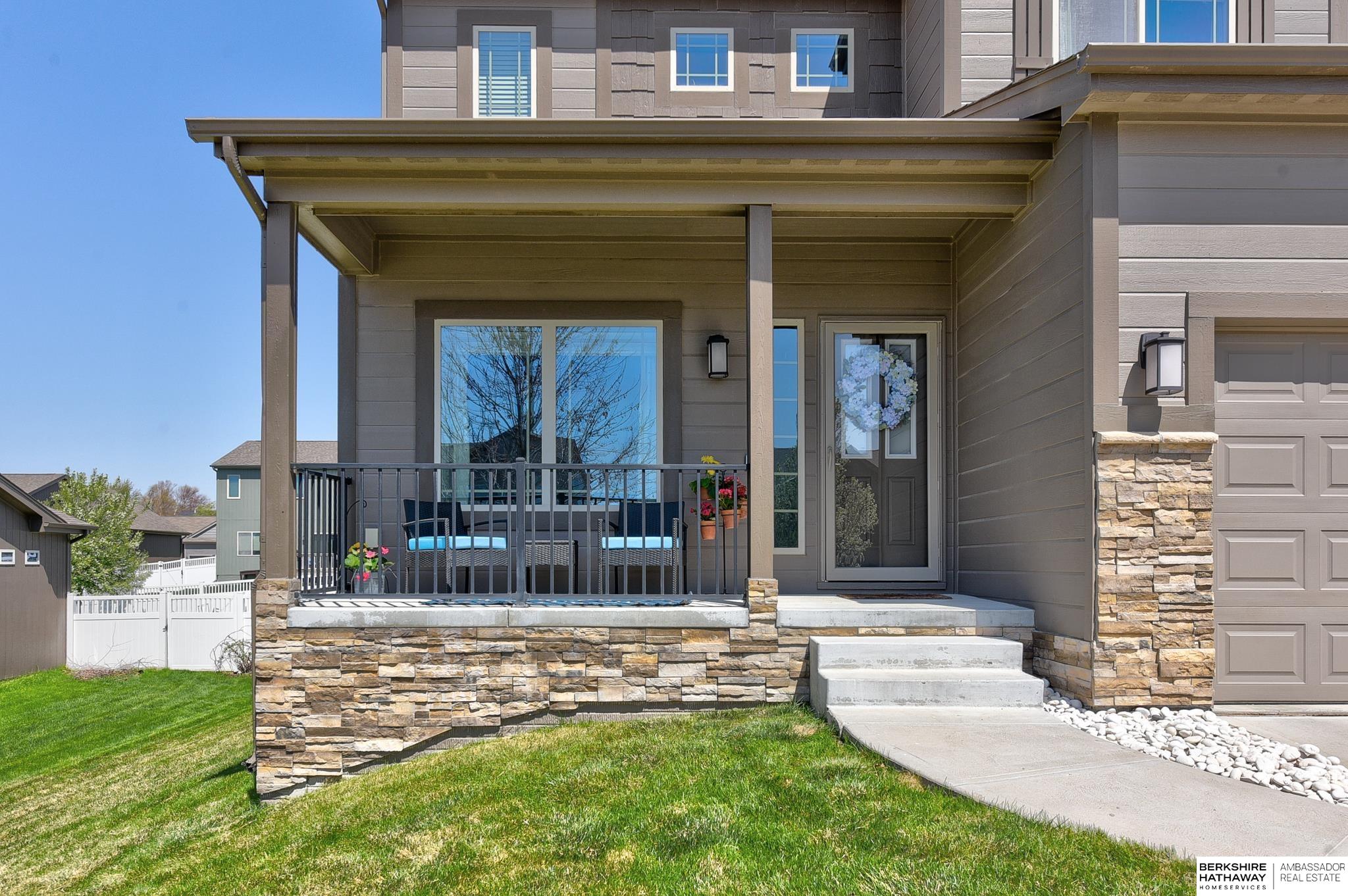 Omaha, Nebraska 68136, United States, 4 Bedrooms Bedrooms, ,3 BathroomsBathrooms,Residential,Pending,113945