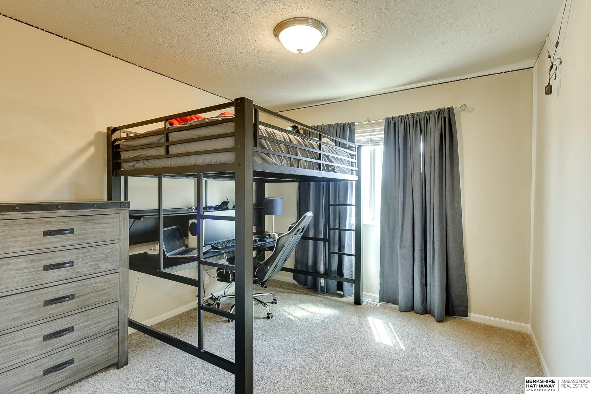 Omaha, Nebraska 68136, United States, 4 Bedrooms Bedrooms, ,3 BathroomsBathrooms,Residential,Pending,113945