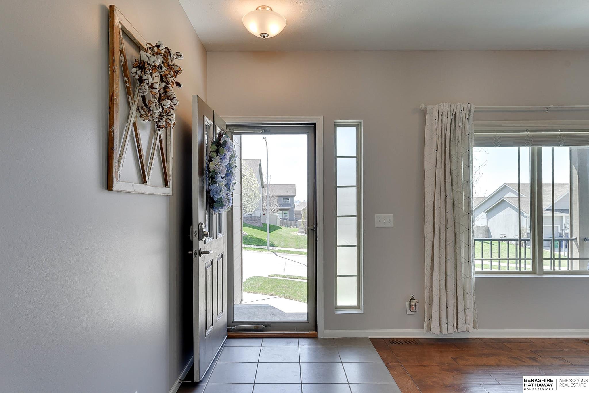 Omaha, Nebraska 68136, United States, 4 Bedrooms Bedrooms, ,3 BathroomsBathrooms,Residential,Pending,113945