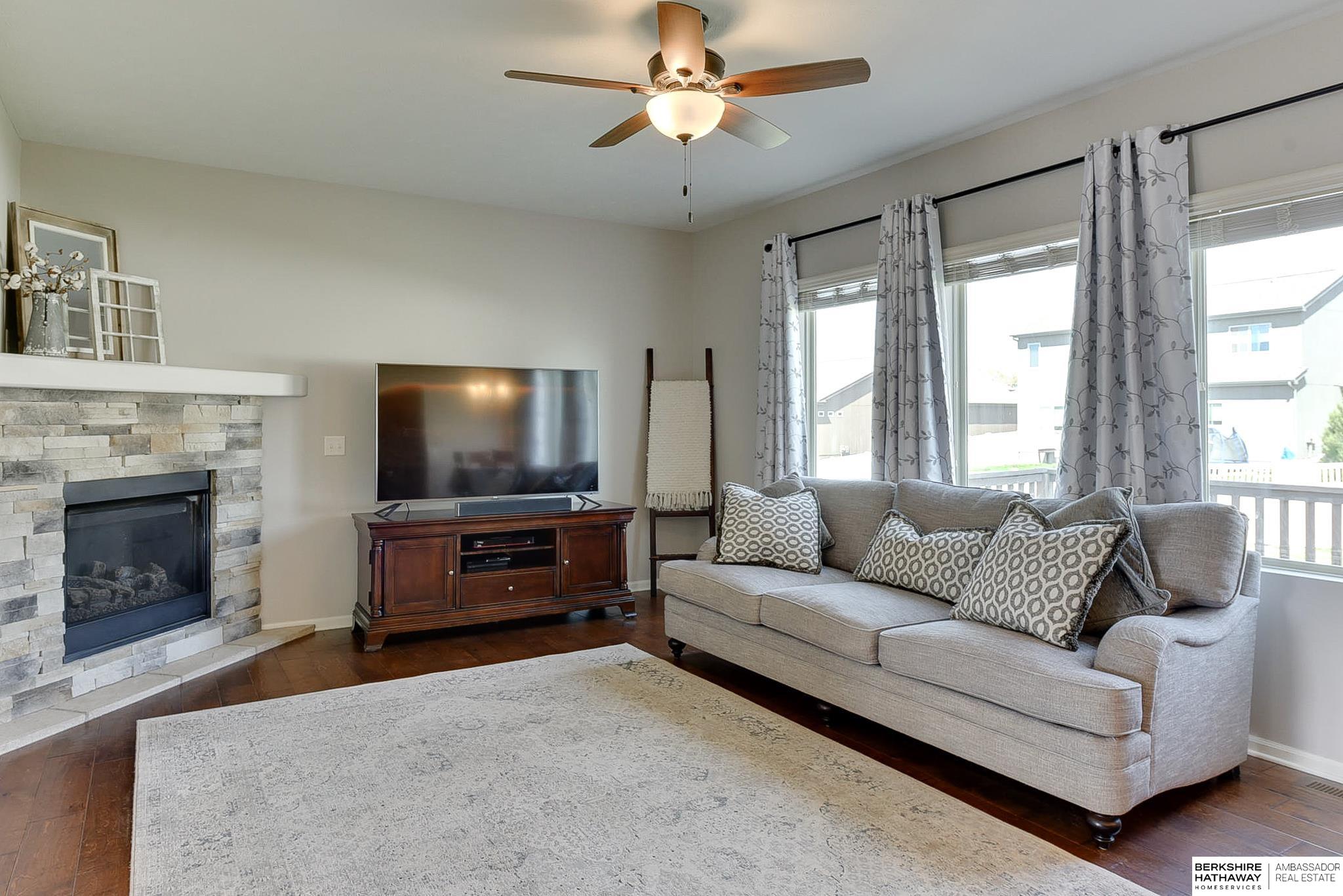 Omaha, Nebraska 68136, United States, 4 Bedrooms Bedrooms, ,3 BathroomsBathrooms,Residential,Pending,113945