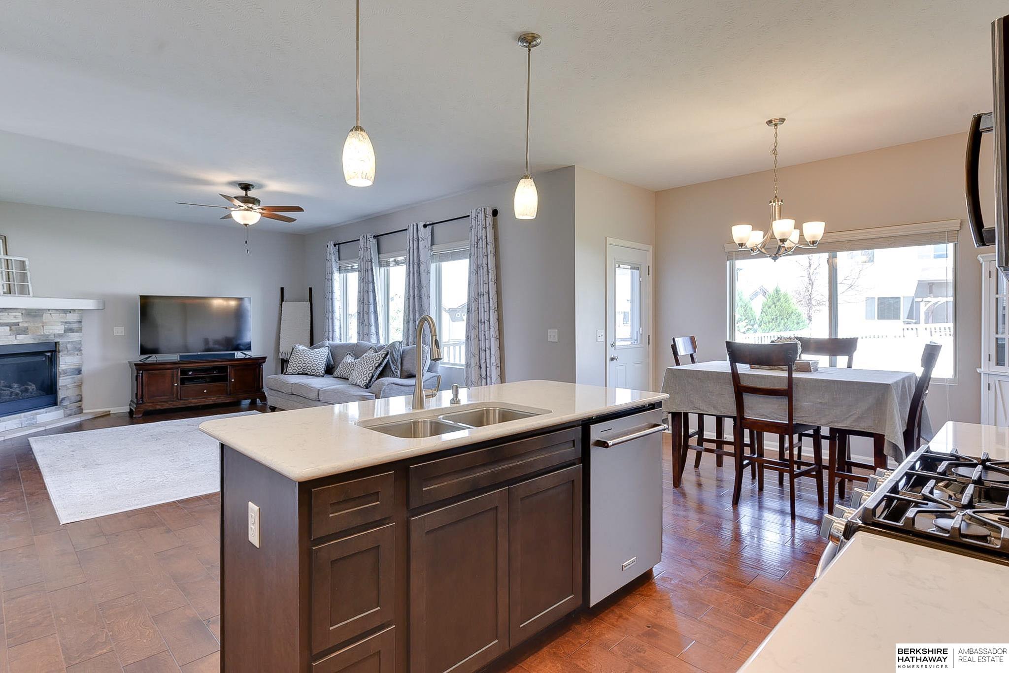 Omaha, Nebraska 68136, United States, 4 Bedrooms Bedrooms, ,3 BathroomsBathrooms,Residential,Pending,113945