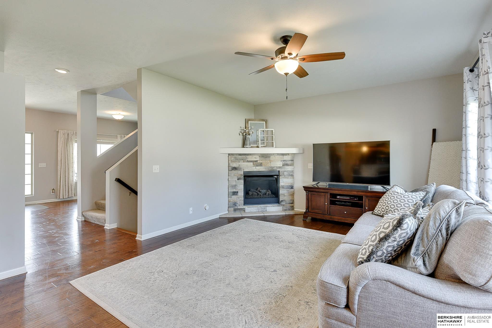 Omaha, Nebraska 68136, United States, 4 Bedrooms Bedrooms, ,3 BathroomsBathrooms,Residential,Pending,113945