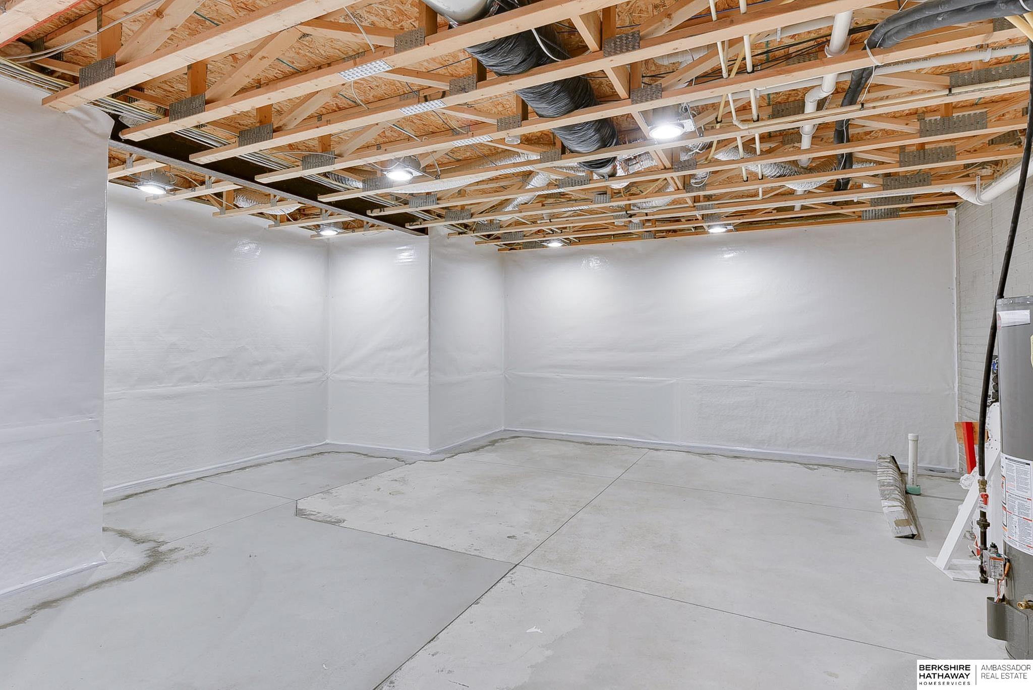 Omaha, Nebraska 68136, United States, 4 Bedrooms Bedrooms, ,3 BathroomsBathrooms,Residential,Pending,113945