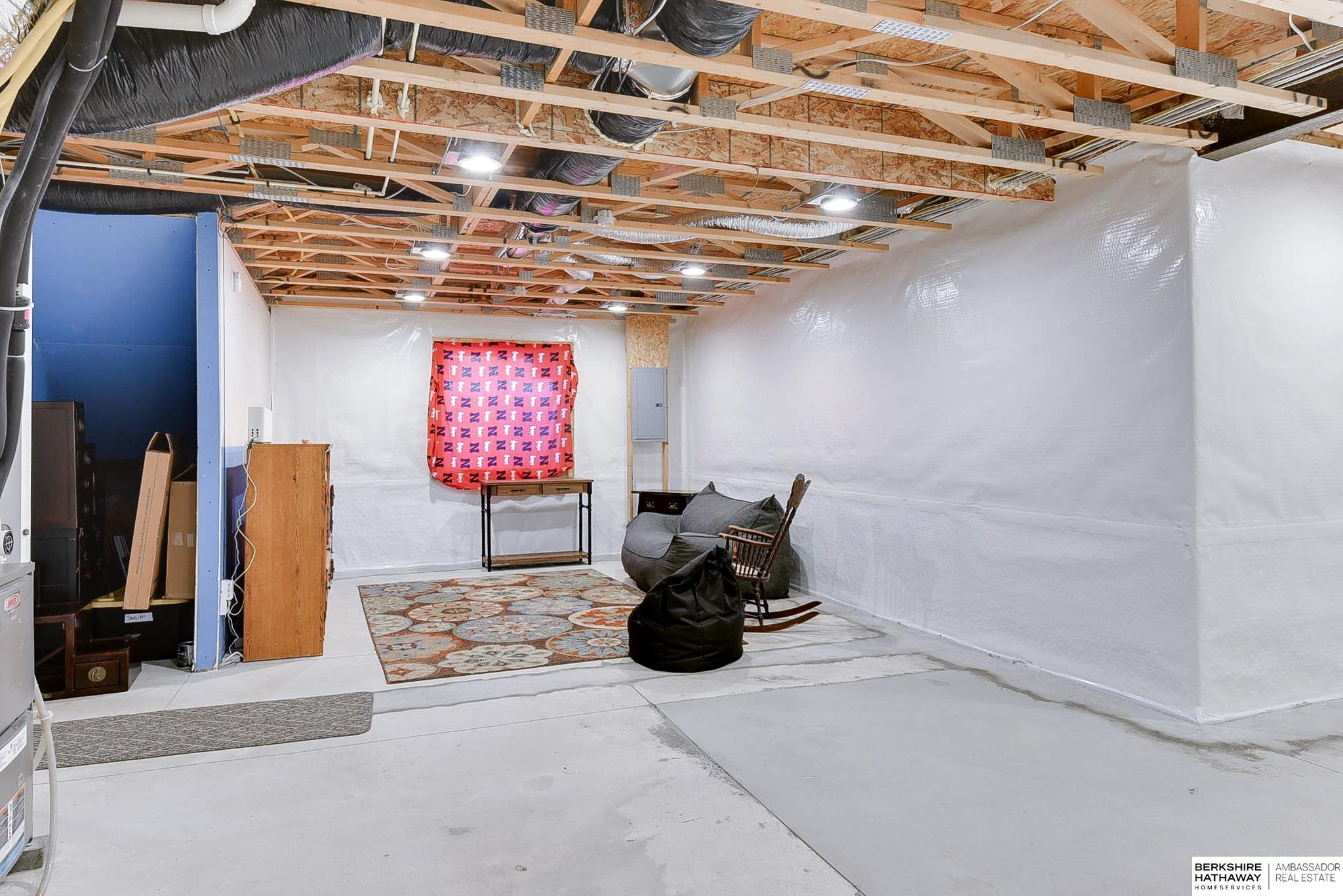 Omaha, Nebraska 68136, United States, 4 Bedrooms Bedrooms, ,3 BathroomsBathrooms,Residential,Pending,113945