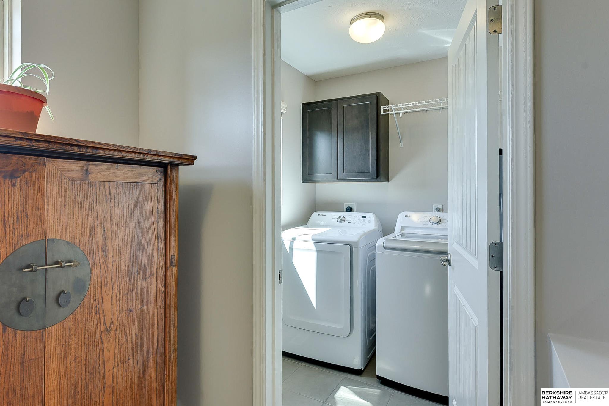 Omaha, Nebraska 68136, United States, 4 Bedrooms Bedrooms, ,3 BathroomsBathrooms,Residential,Pending,113945