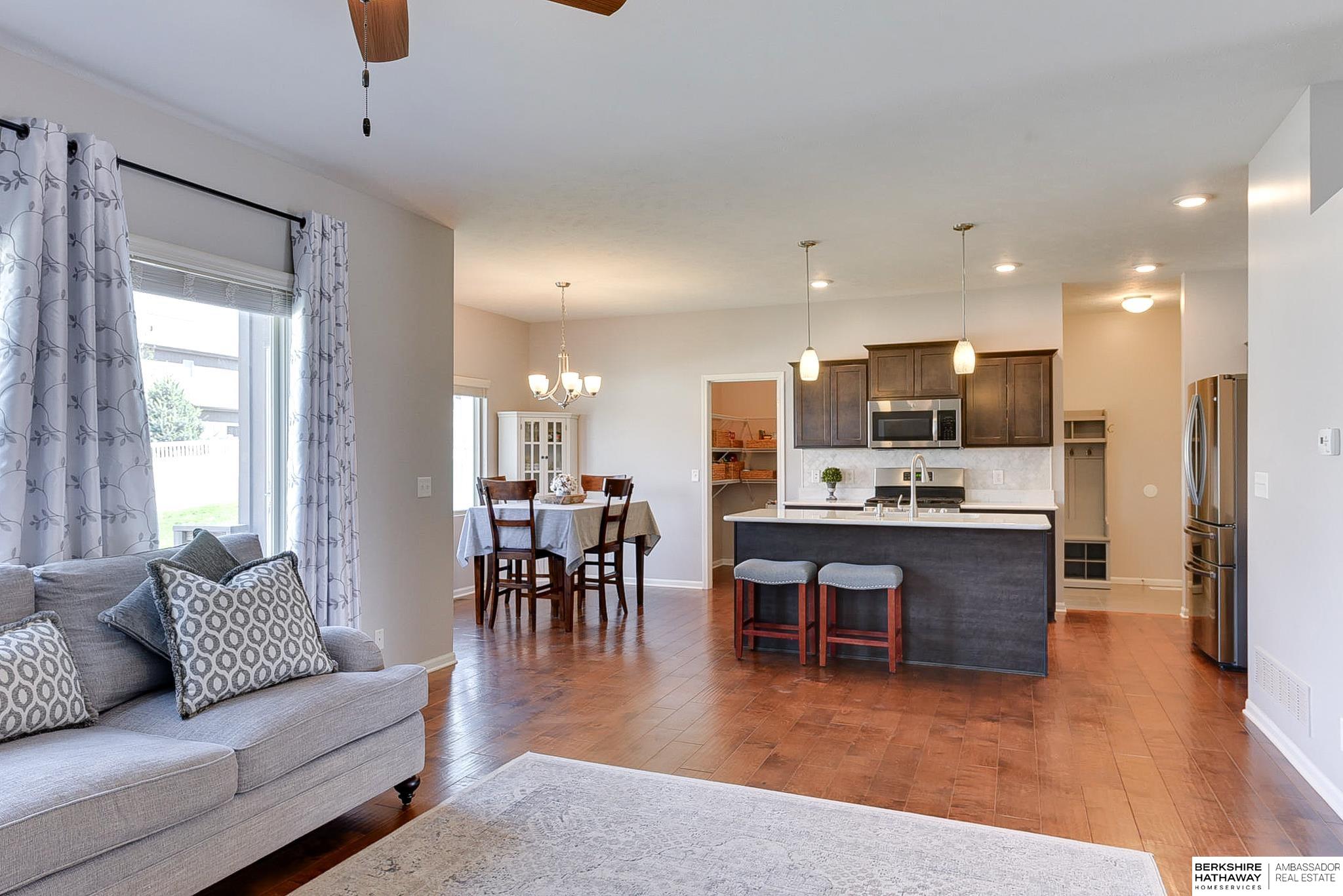 Omaha, Nebraska 68136, United States, 4 Bedrooms Bedrooms, ,3 BathroomsBathrooms,Residential,Pending,113945