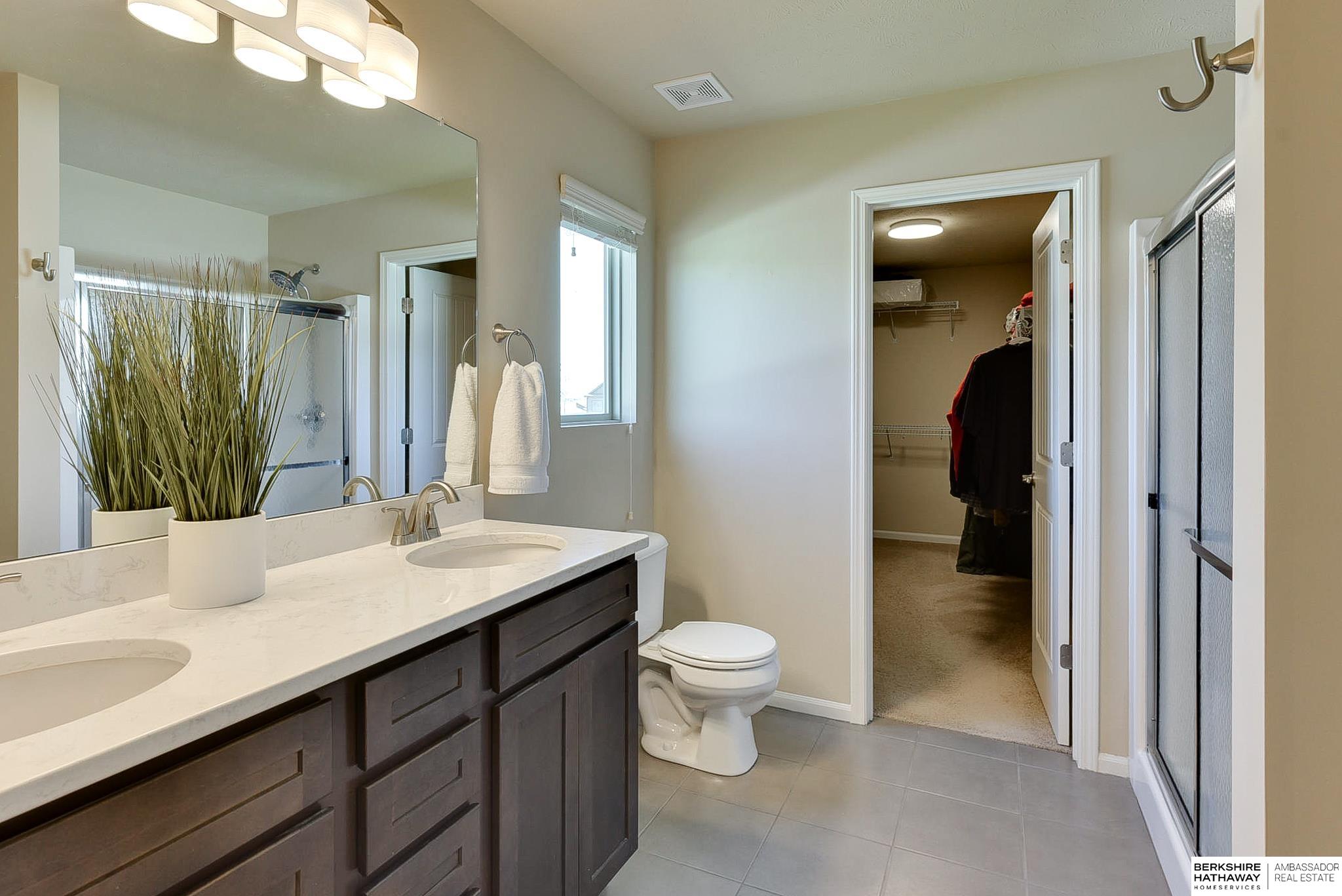 Omaha, Nebraska 68136, United States, 4 Bedrooms Bedrooms, ,3 BathroomsBathrooms,Residential,Pending,113945