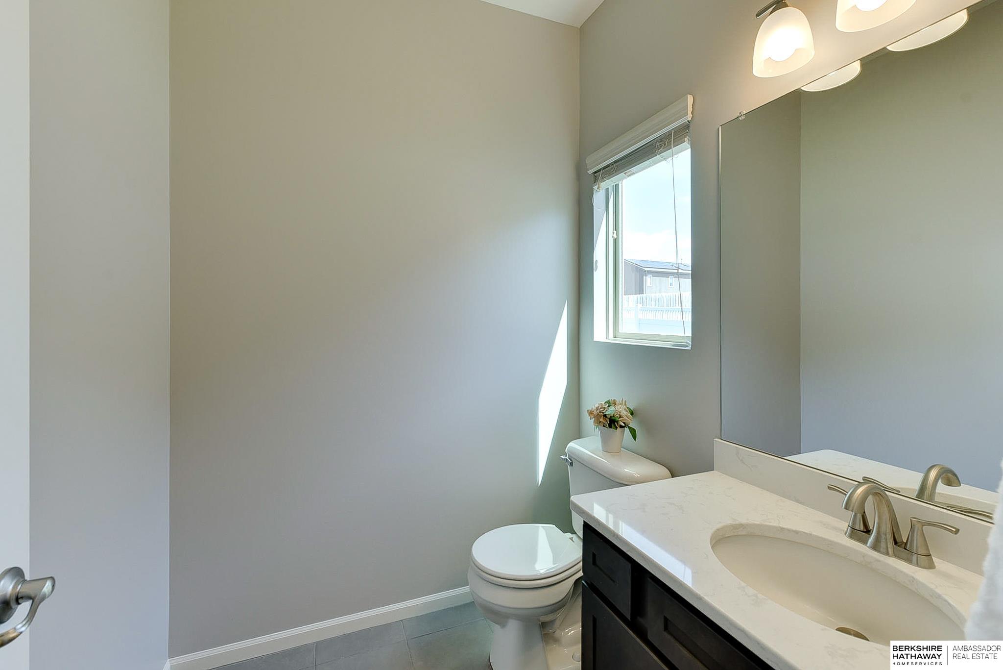 Omaha, Nebraska 68136, United States, 4 Bedrooms Bedrooms, ,3 BathroomsBathrooms,Residential,Pending,113945