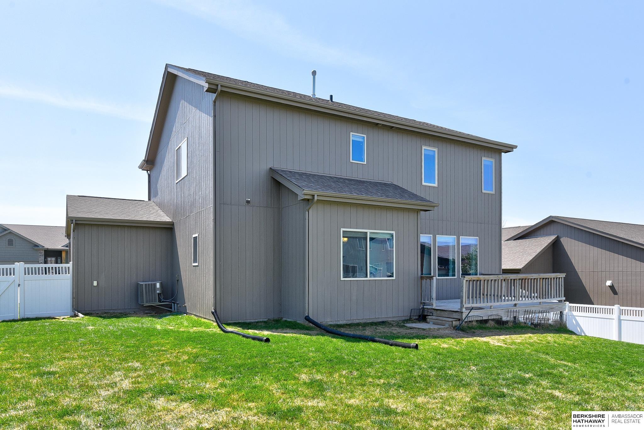 Omaha, Nebraska 68136, United States, 4 Bedrooms Bedrooms, ,3 BathroomsBathrooms,Residential,Pending,113945