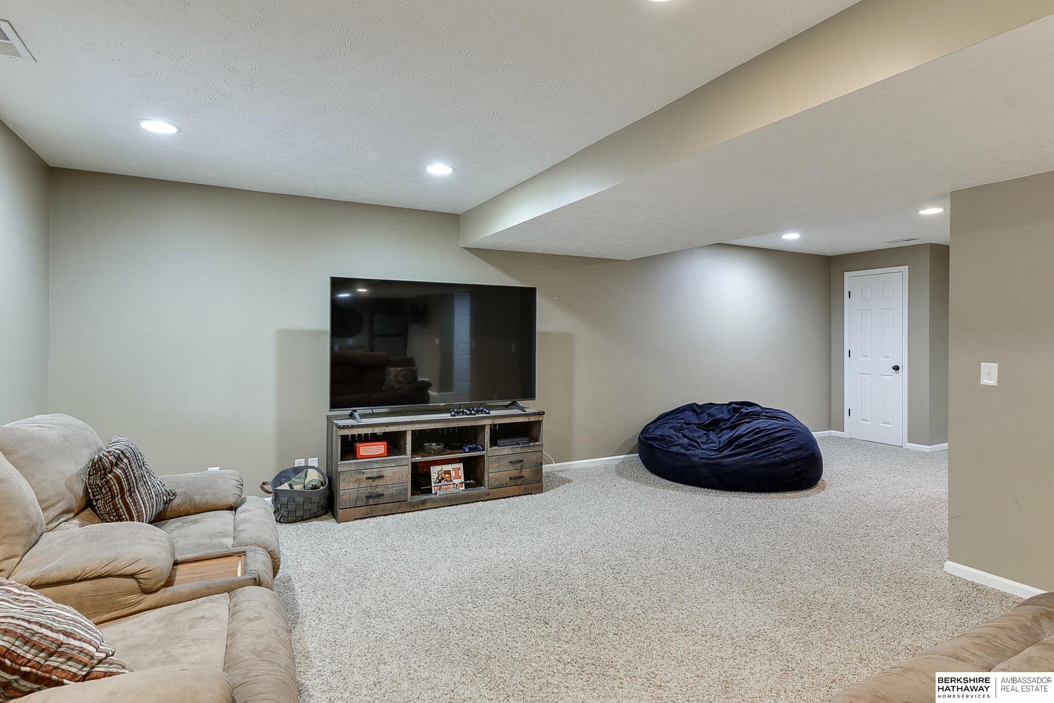 Elkhorn, Nebraska 68022, United States, 4 Bedrooms Bedrooms, ,4 BathroomsBathrooms,Residential,Pending,35978