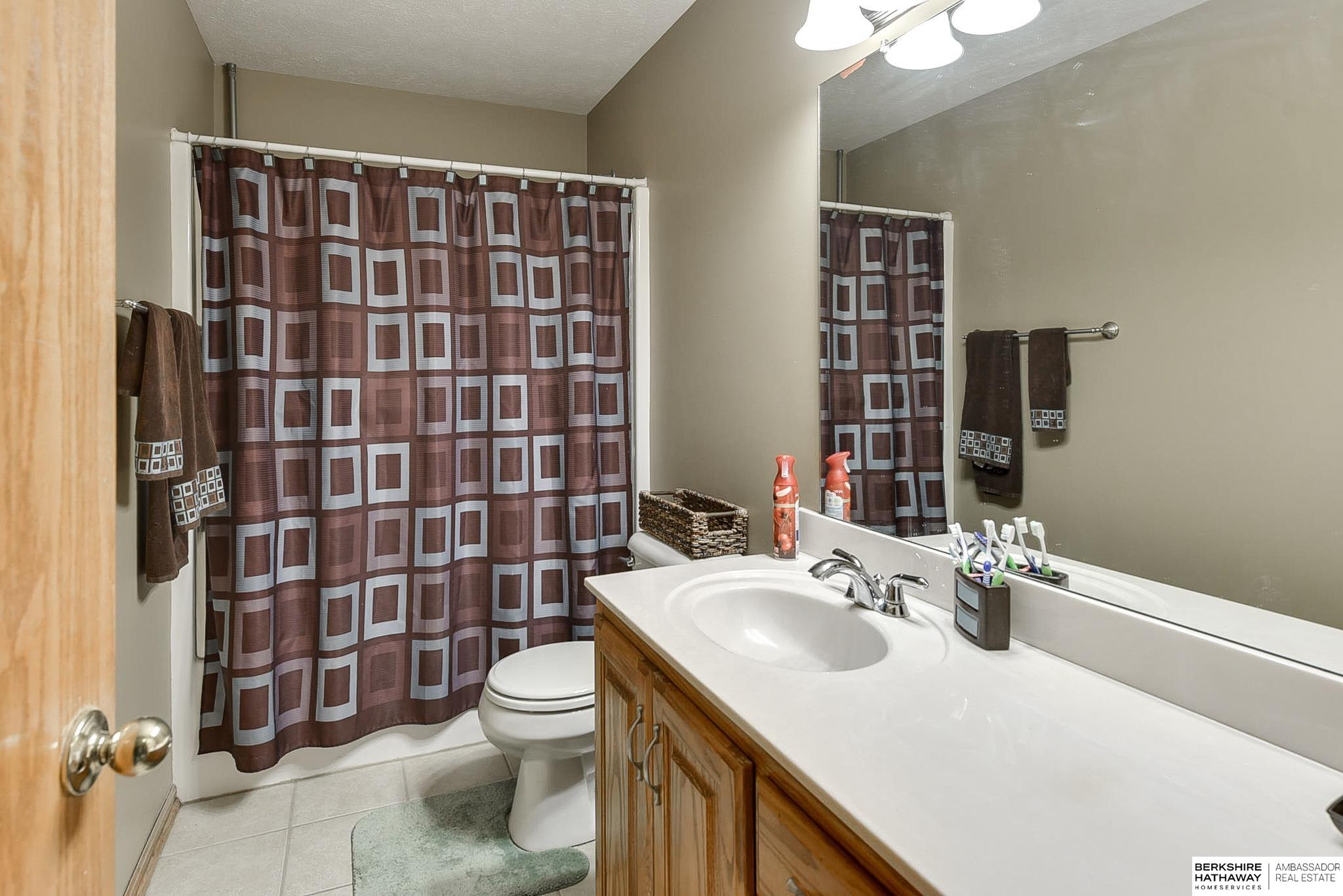 Elkhorn, Nebraska 68022, United States, 4 Bedrooms Bedrooms, ,4 BathroomsBathrooms,Residential,Pending,35978