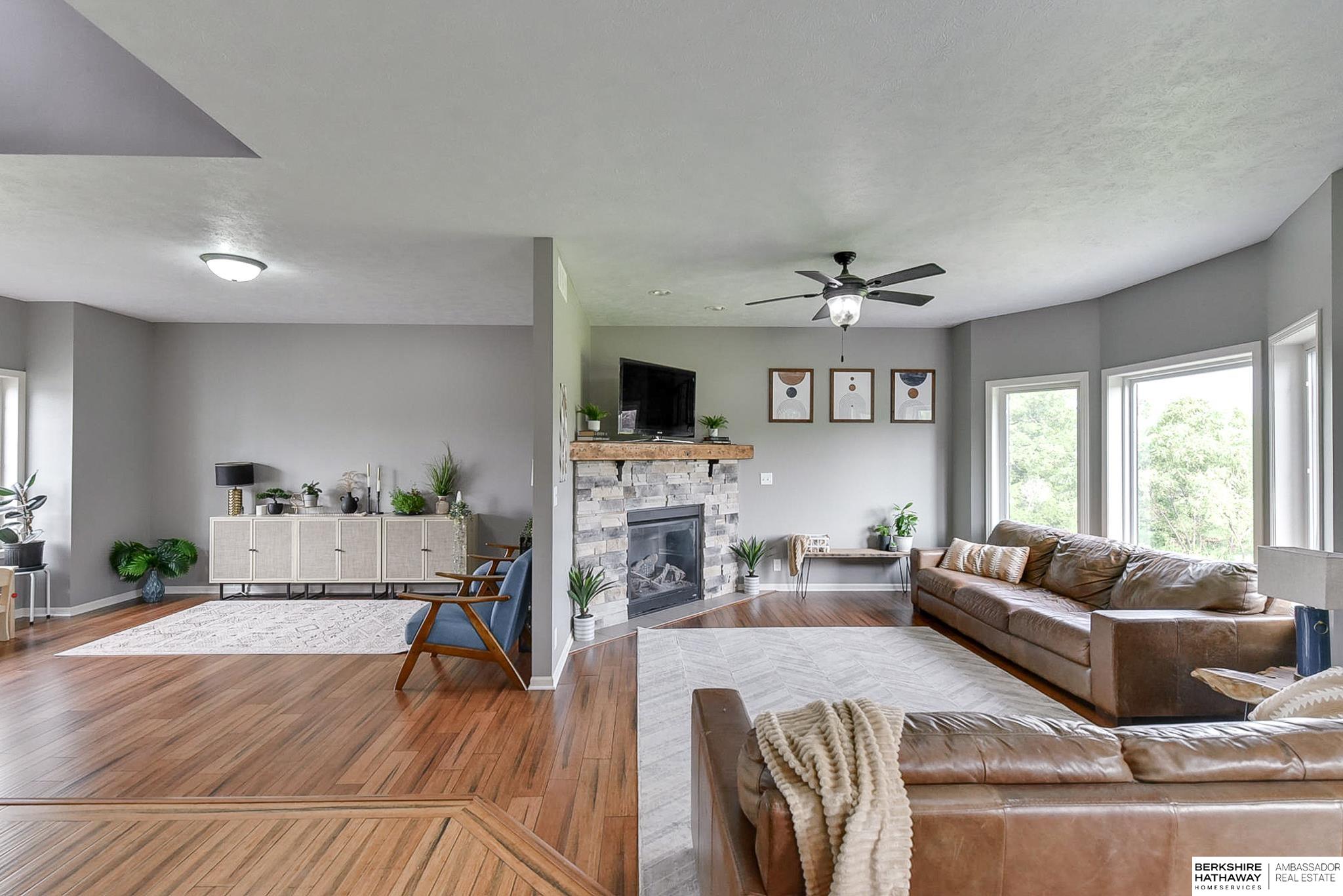 Eagle, Nebraska 68347, United States, 6 Bedrooms Bedrooms, ,5 BathroomsBathrooms,Residential,Pending,32901