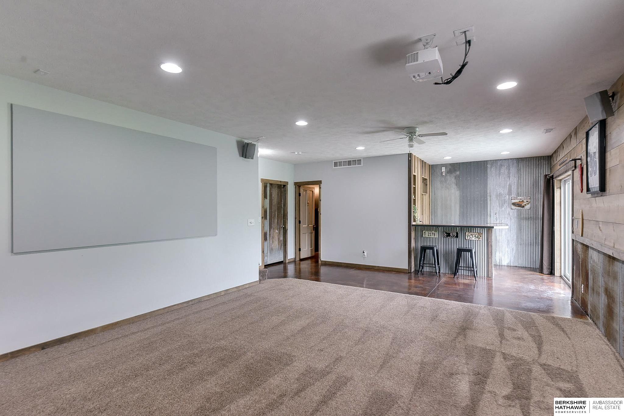 Eagle, Nebraska 68347, United States, 6 Bedrooms Bedrooms, ,5 BathroomsBathrooms,Residential,Pending,32901