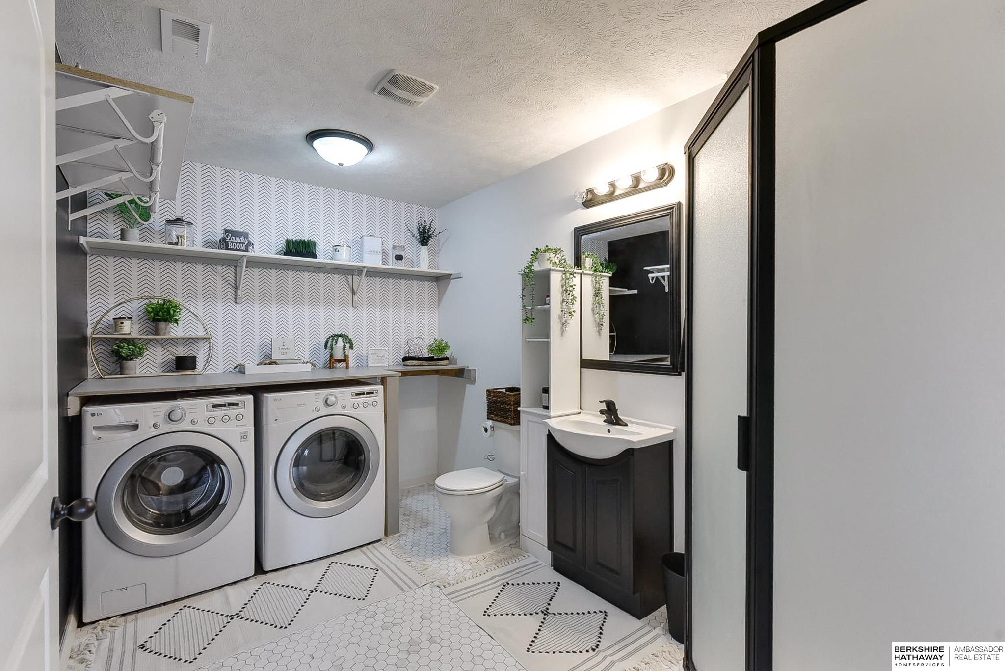 Eagle, Nebraska 68347, United States, 6 Bedrooms Bedrooms, ,5 BathroomsBathrooms,Residential,Pending,32901