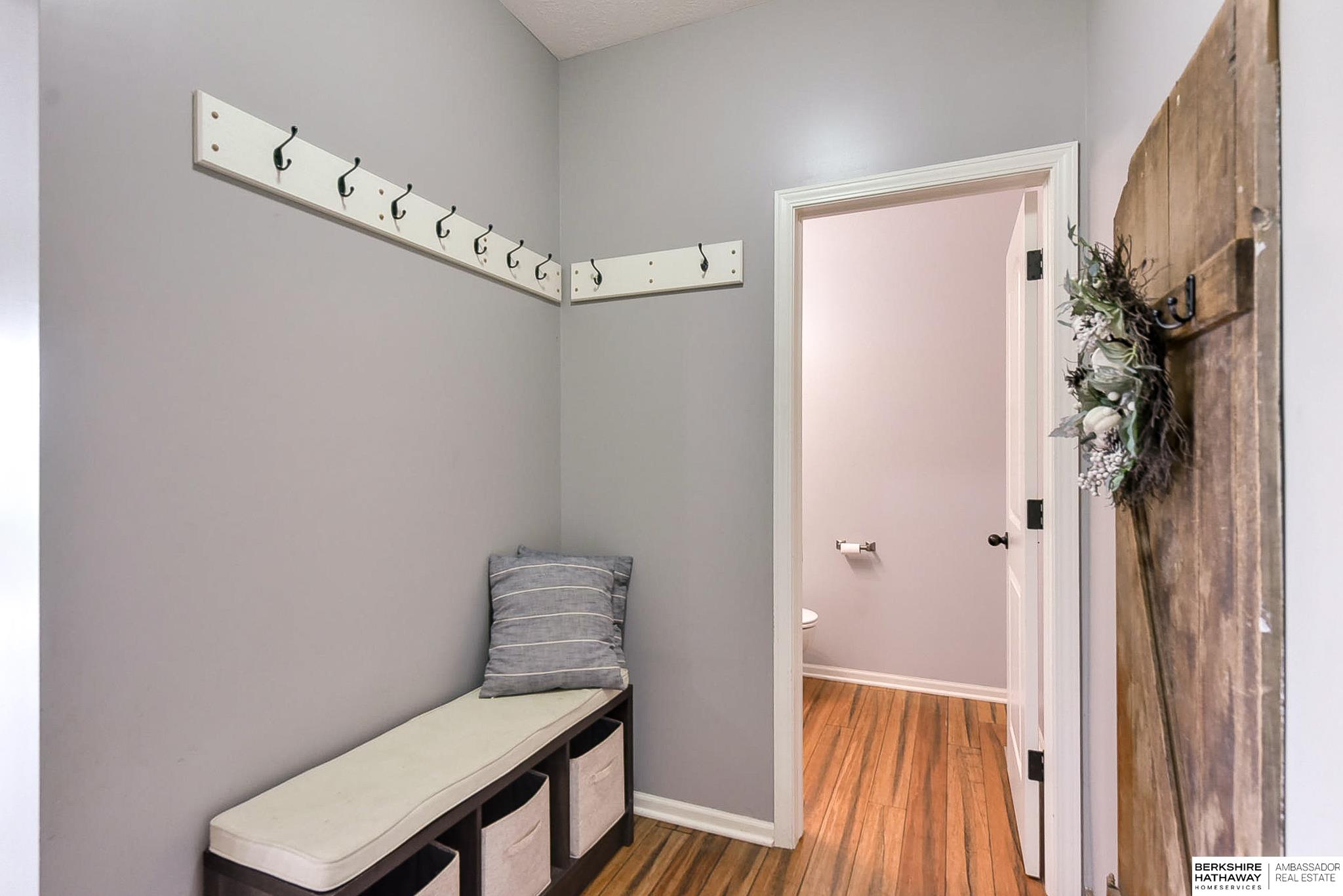 Eagle, Nebraska 68347, United States, 6 Bedrooms Bedrooms, ,5 BathroomsBathrooms,Residential,Pending,32901