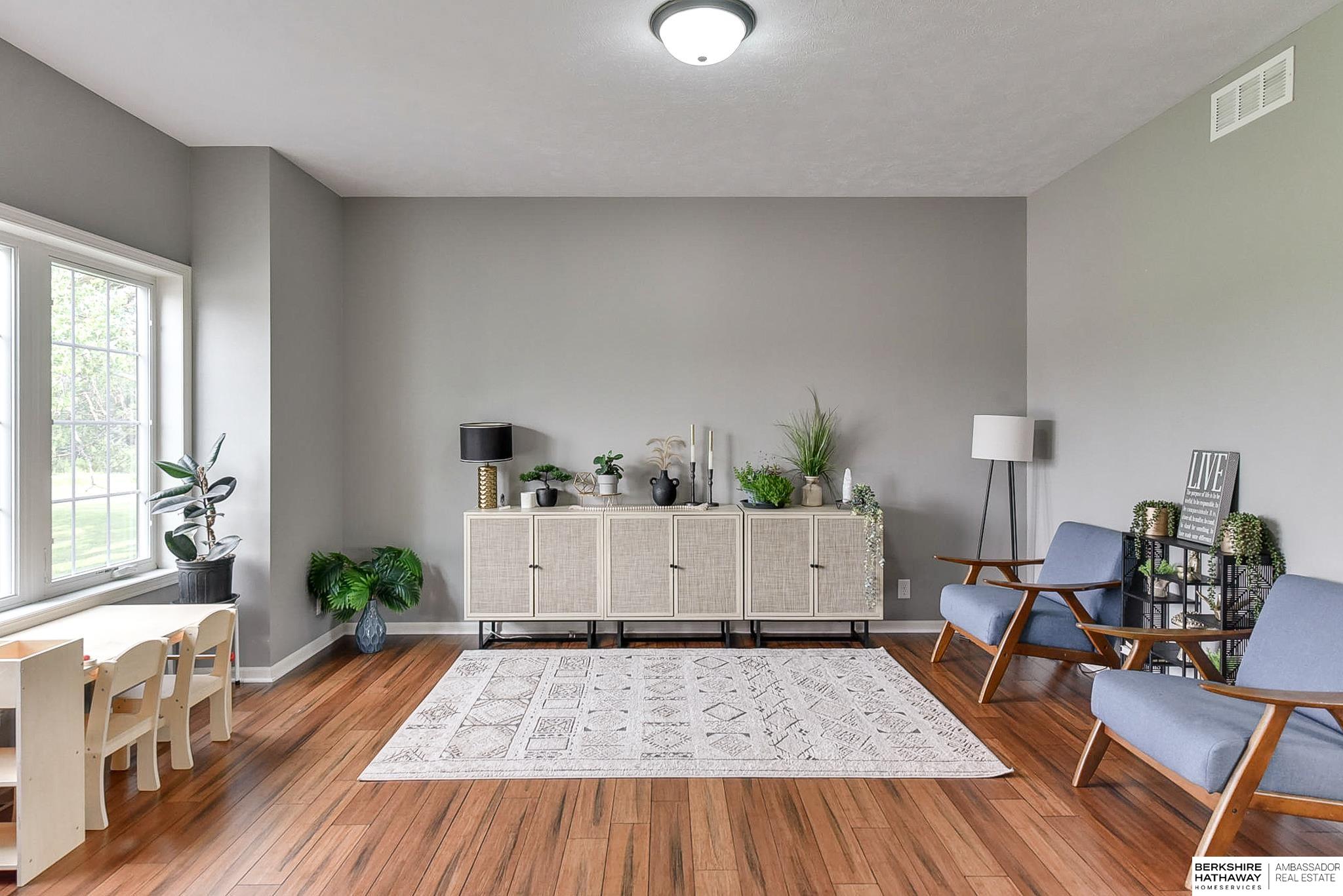 Eagle, Nebraska 68347, United States, 6 Bedrooms Bedrooms, ,5 BathroomsBathrooms,Residential,Pending,32901