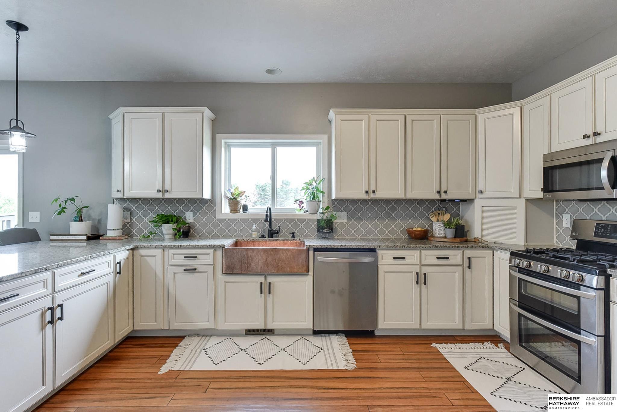 Eagle, Nebraska 68347, United States, 6 Bedrooms Bedrooms, ,5 BathroomsBathrooms,Residential,Pending,32901