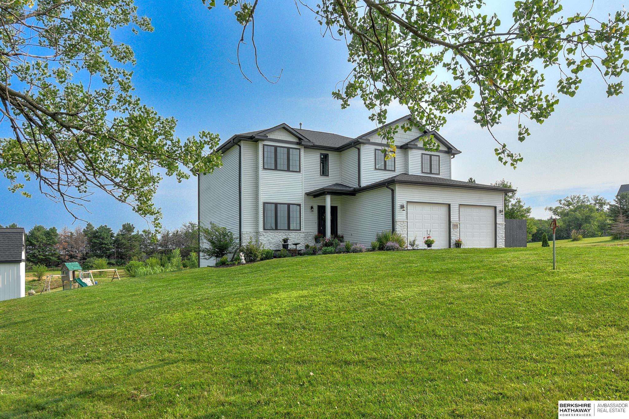 Eagle, Nebraska 68347, United States, 6 Bedrooms Bedrooms, ,5 BathroomsBathrooms,Residential,Pending,32901