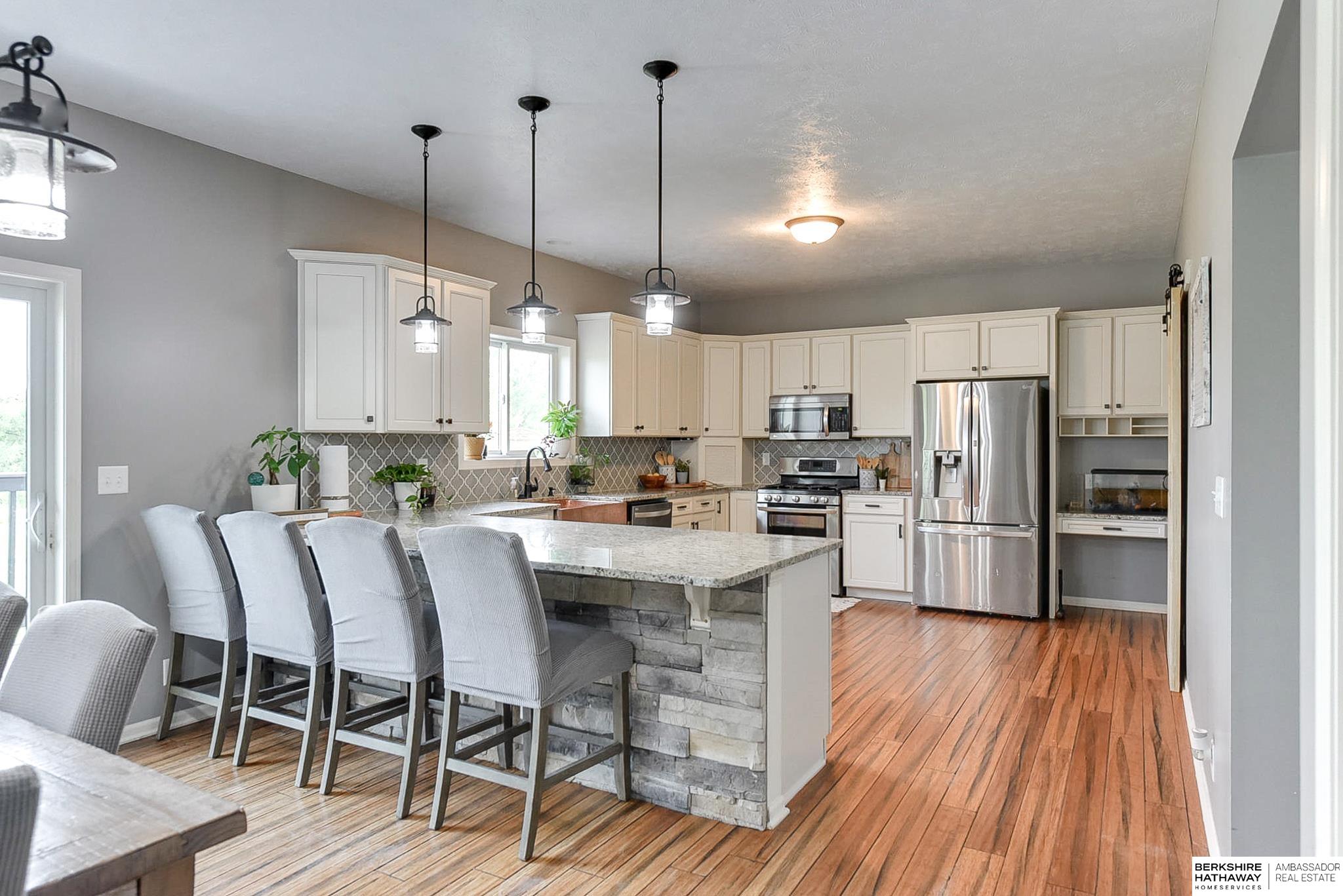 Eagle, Nebraska 68347, United States, 6 Bedrooms Bedrooms, ,5 BathroomsBathrooms,Residential,Pending,32901