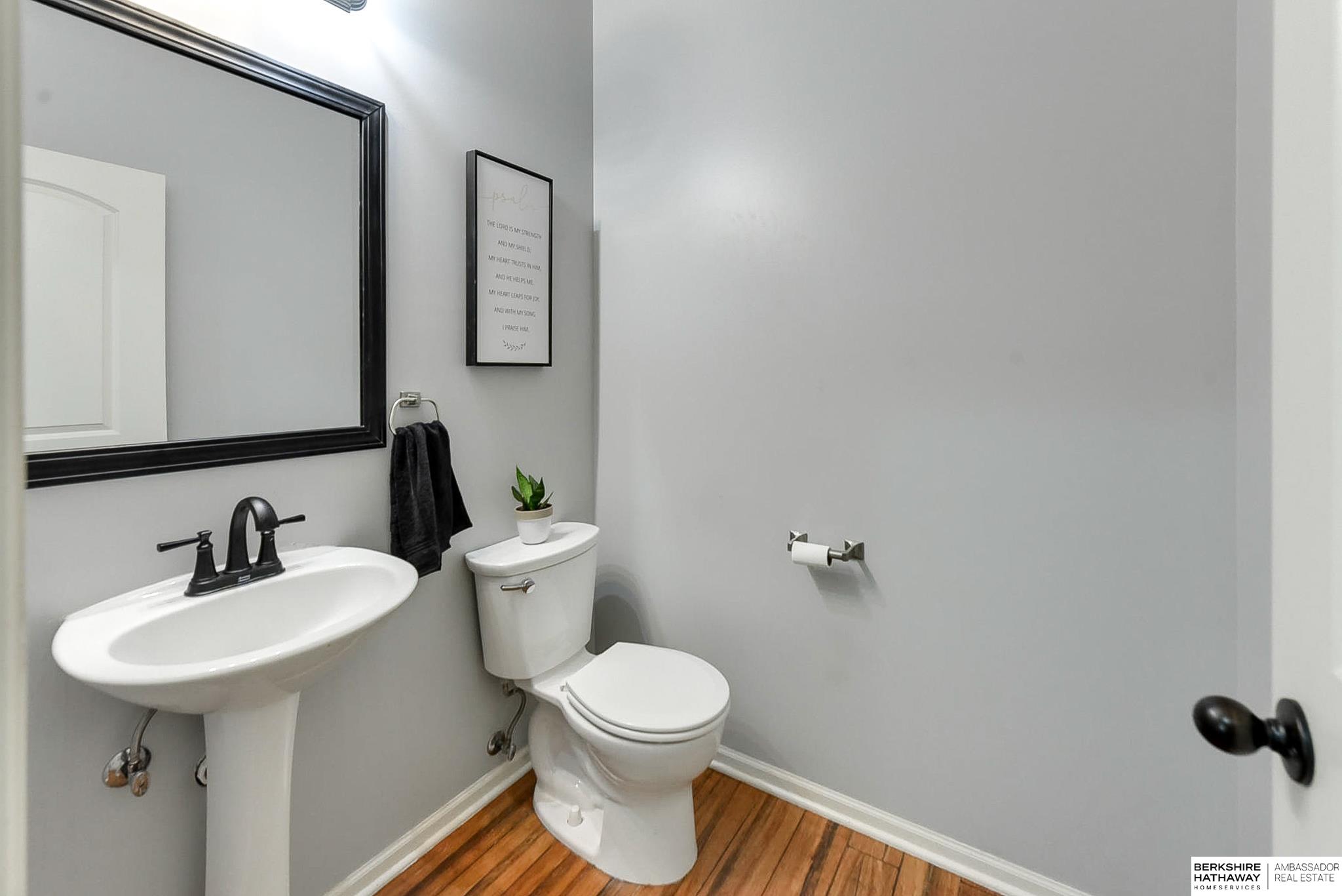 Eagle, Nebraska 68347, United States, 6 Bedrooms Bedrooms, ,5 BathroomsBathrooms,Residential,Pending,32901