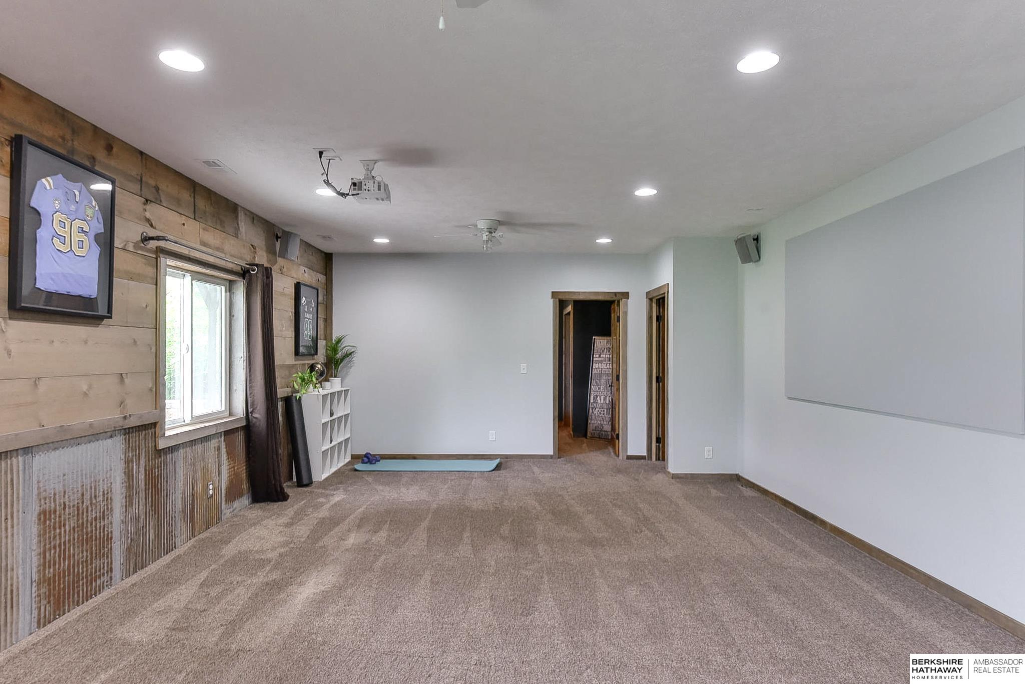 Eagle, Nebraska 68347, United States, 6 Bedrooms Bedrooms, ,5 BathroomsBathrooms,Residential,Pending,32901