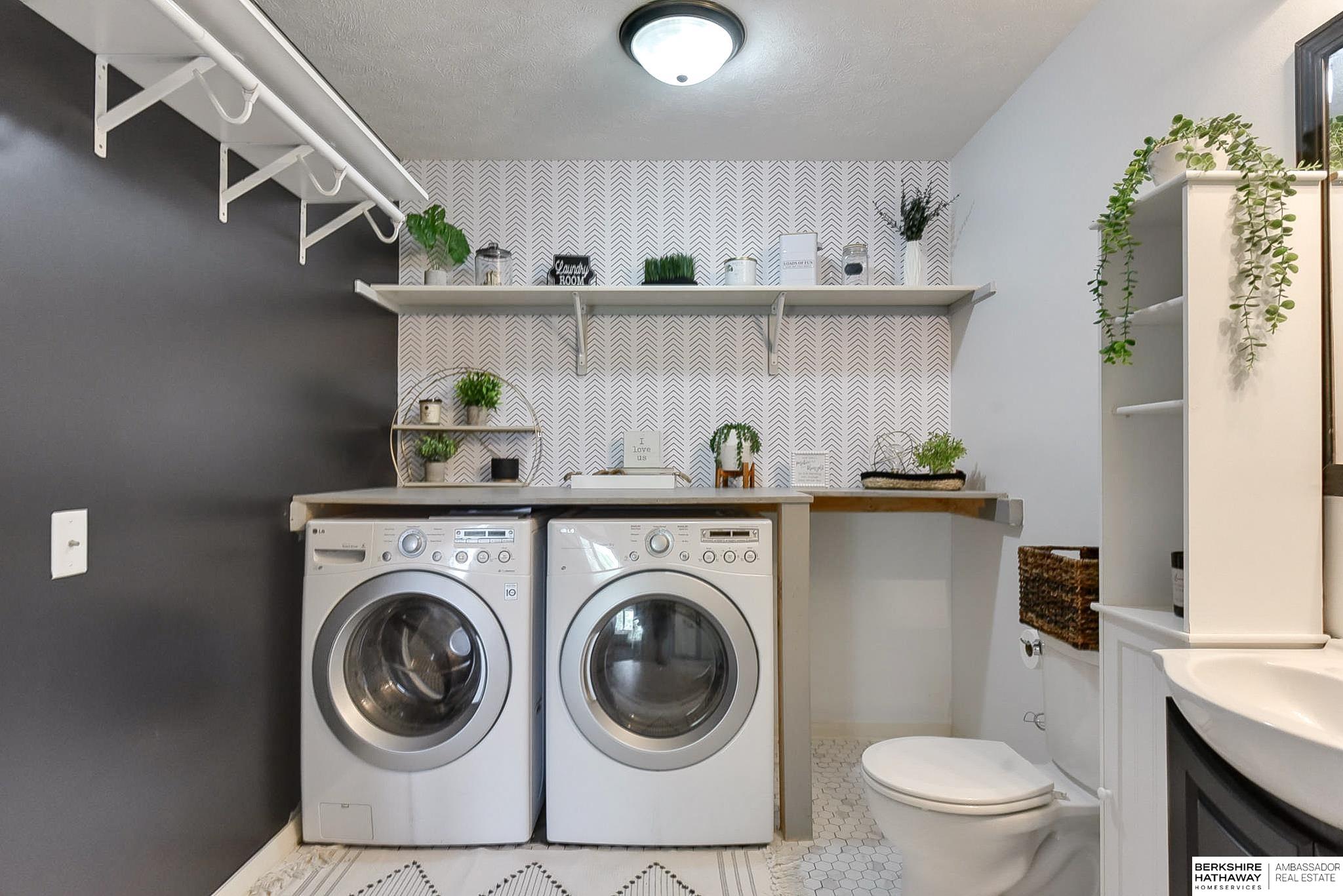 Eagle, Nebraska 68347, United States, 6 Bedrooms Bedrooms, ,5 BathroomsBathrooms,Residential,Pending,32901