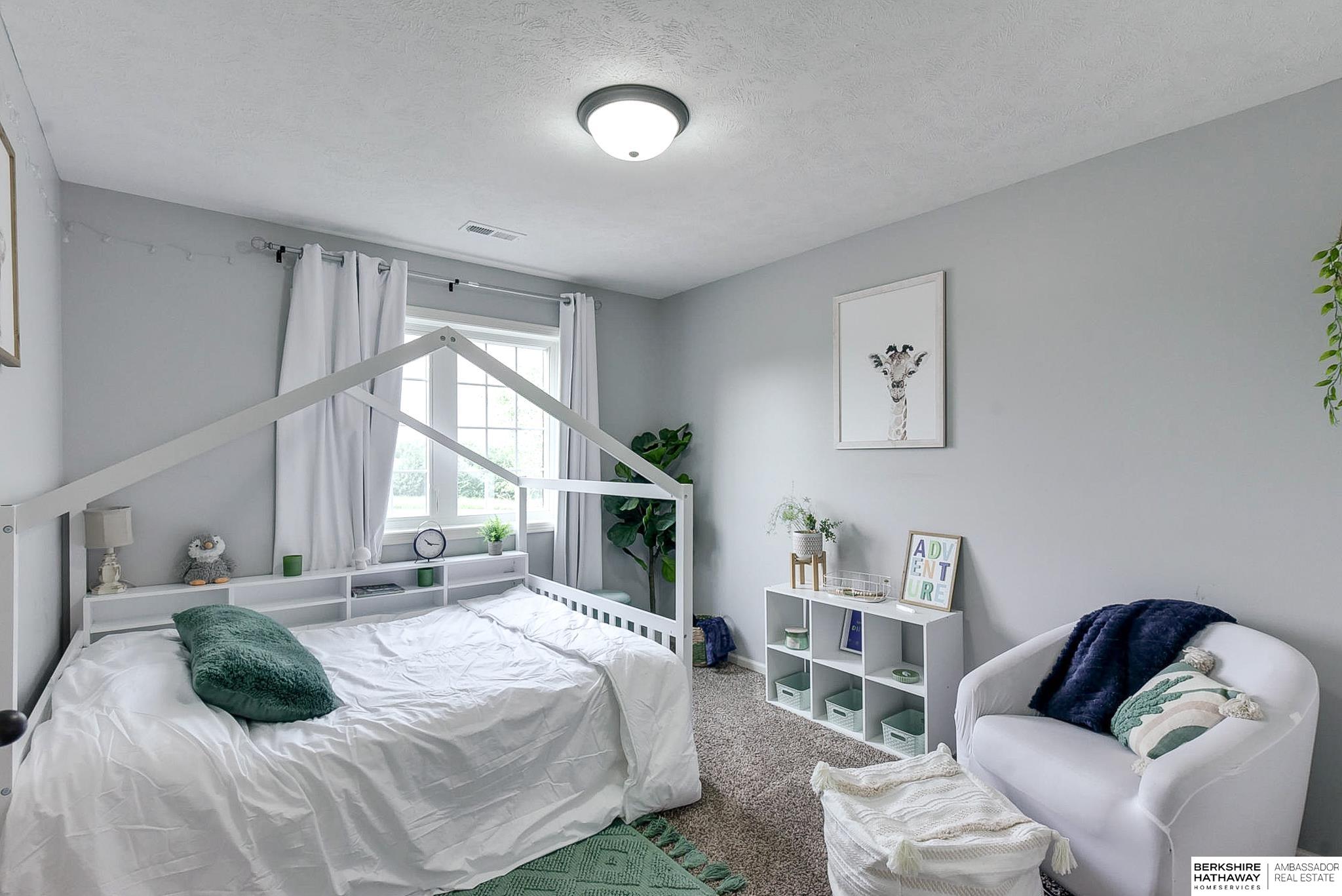 Eagle, Nebraska 68347, United States, 6 Bedrooms Bedrooms, ,5 BathroomsBathrooms,Residential,Pending,32901