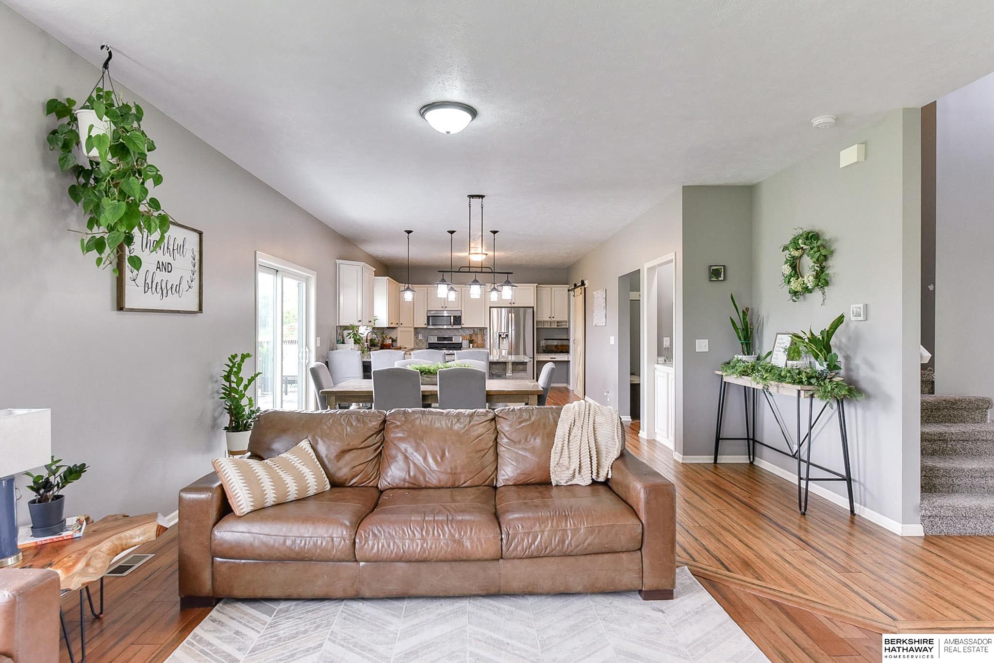 Eagle, Nebraska 68347, United States, 6 Bedrooms Bedrooms, ,5 BathroomsBathrooms,Residential,Pending,32901