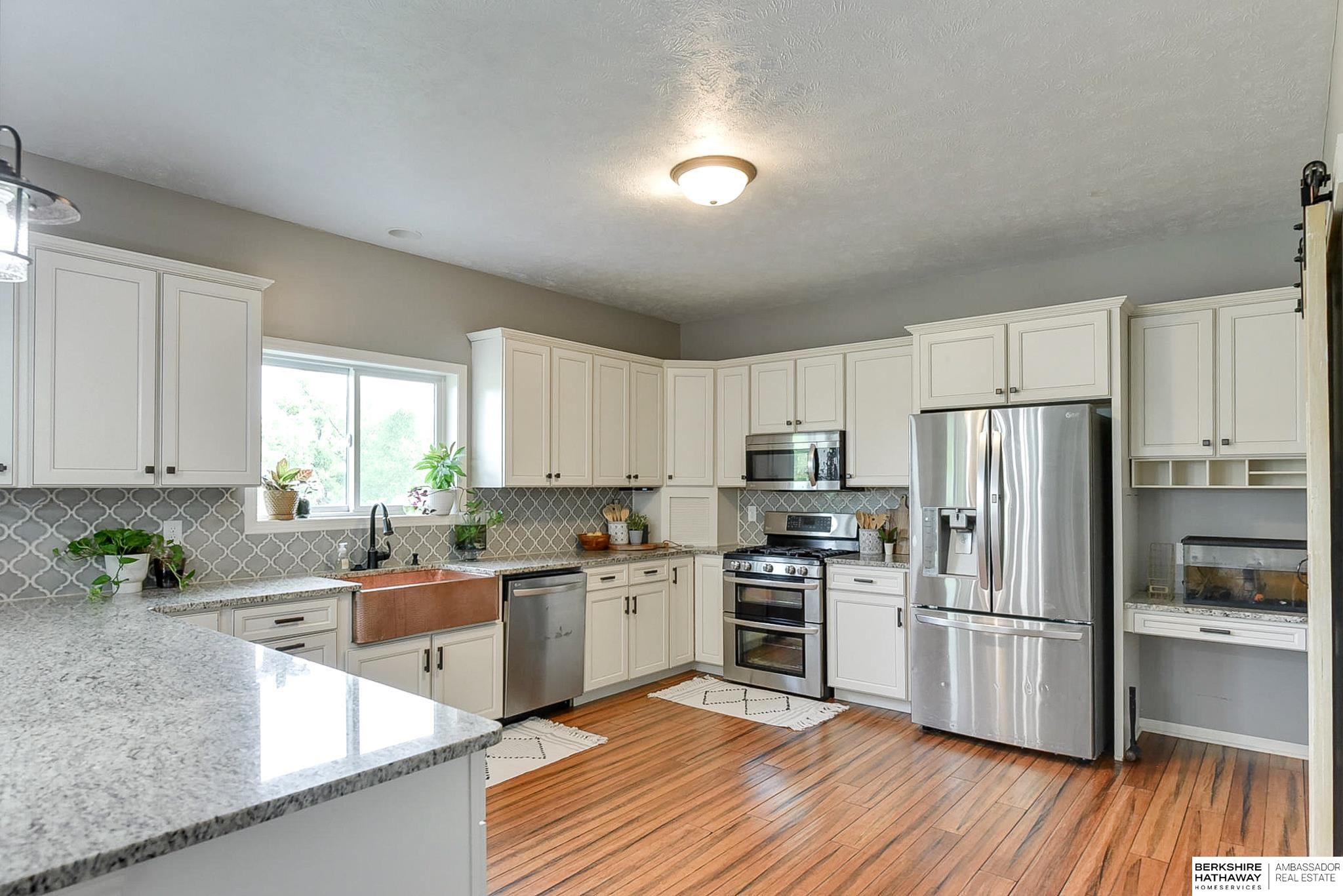 Eagle, Nebraska 68347, United States, 6 Bedrooms Bedrooms, ,5 BathroomsBathrooms,Residential,Pending,32901