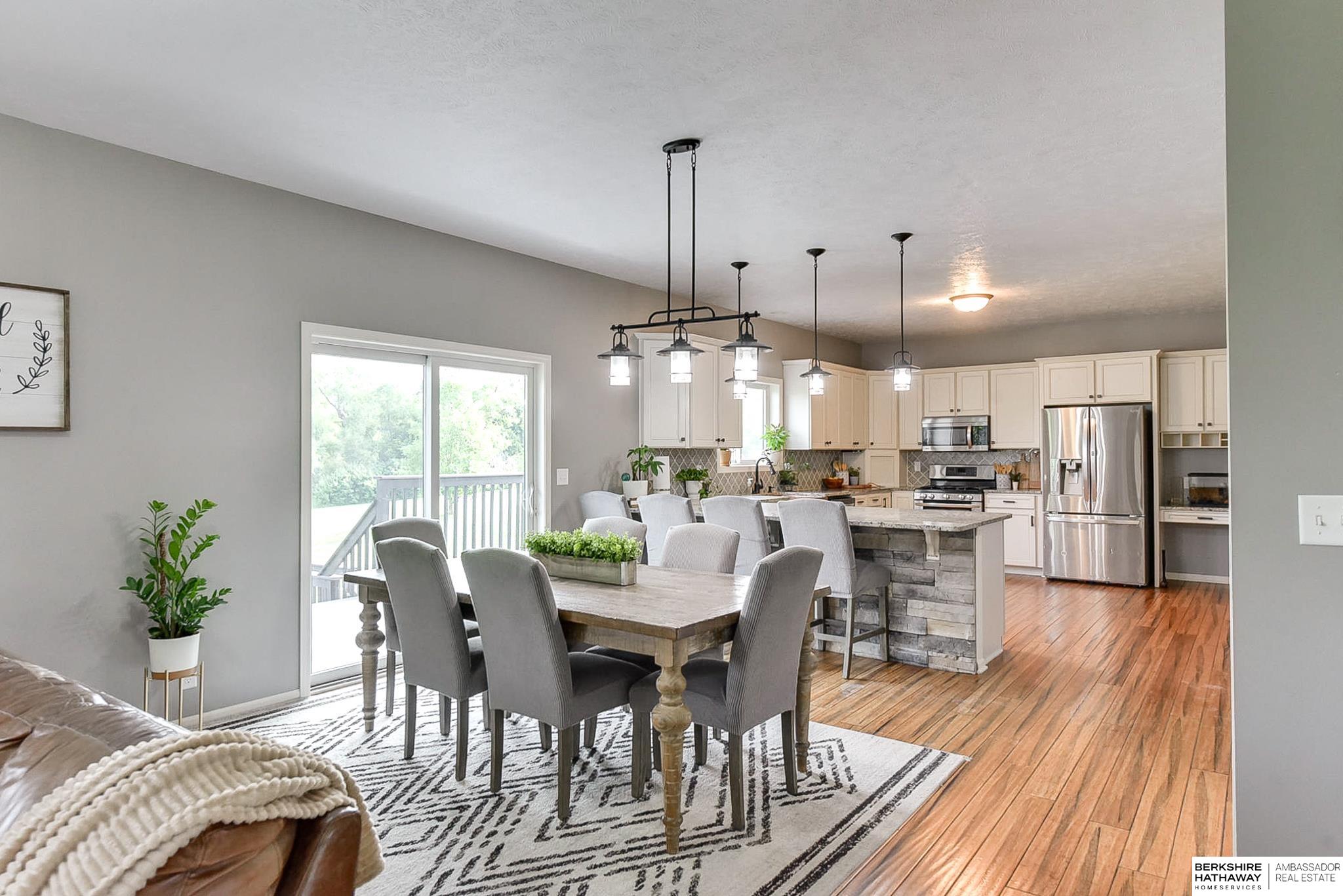 Eagle, Nebraska 68347, United States, 6 Bedrooms Bedrooms, ,5 BathroomsBathrooms,Residential,Pending,32901