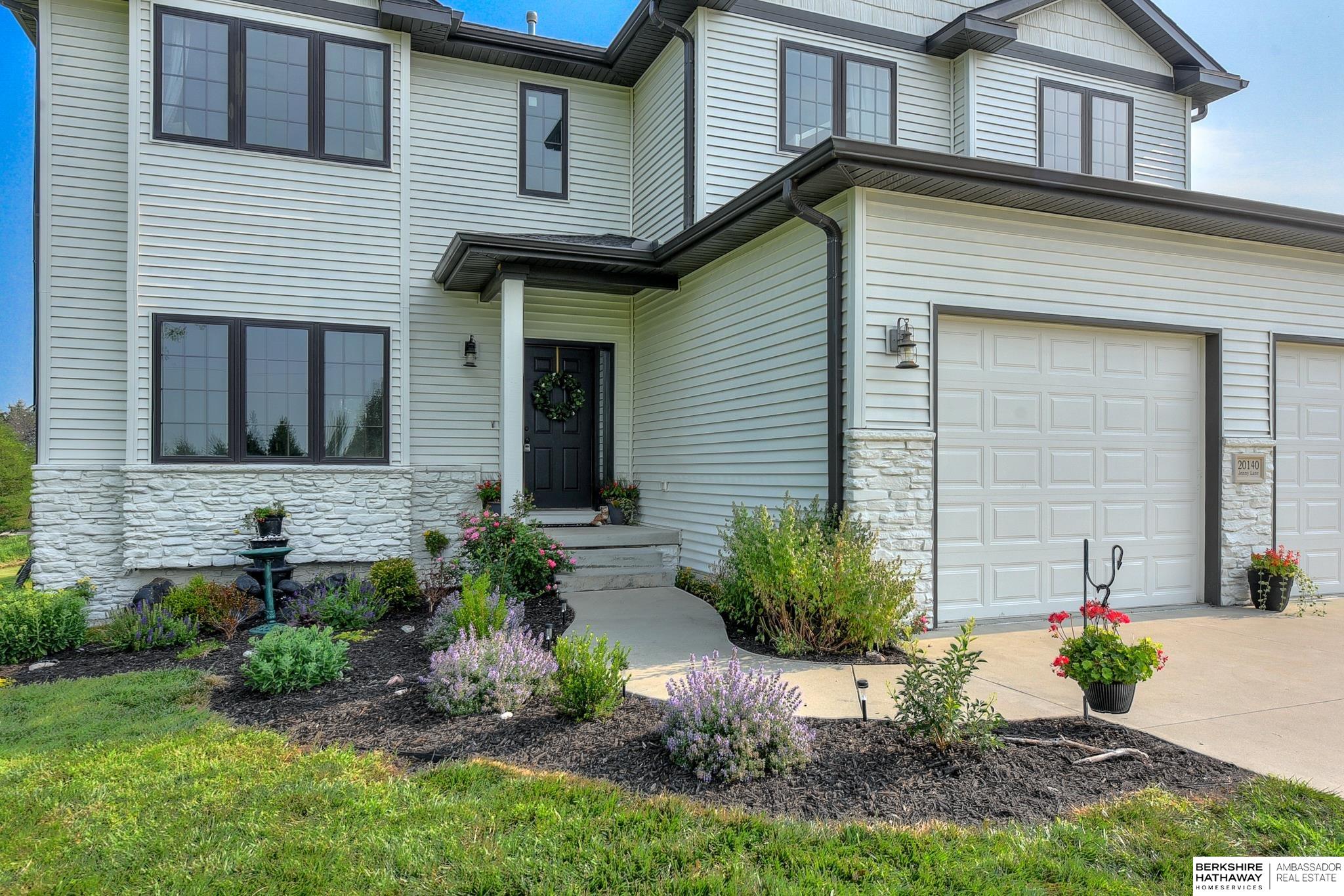 Eagle, Nebraska 68347, United States, 6 Bedrooms Bedrooms, ,5 BathroomsBathrooms,Residential,Pending,32901