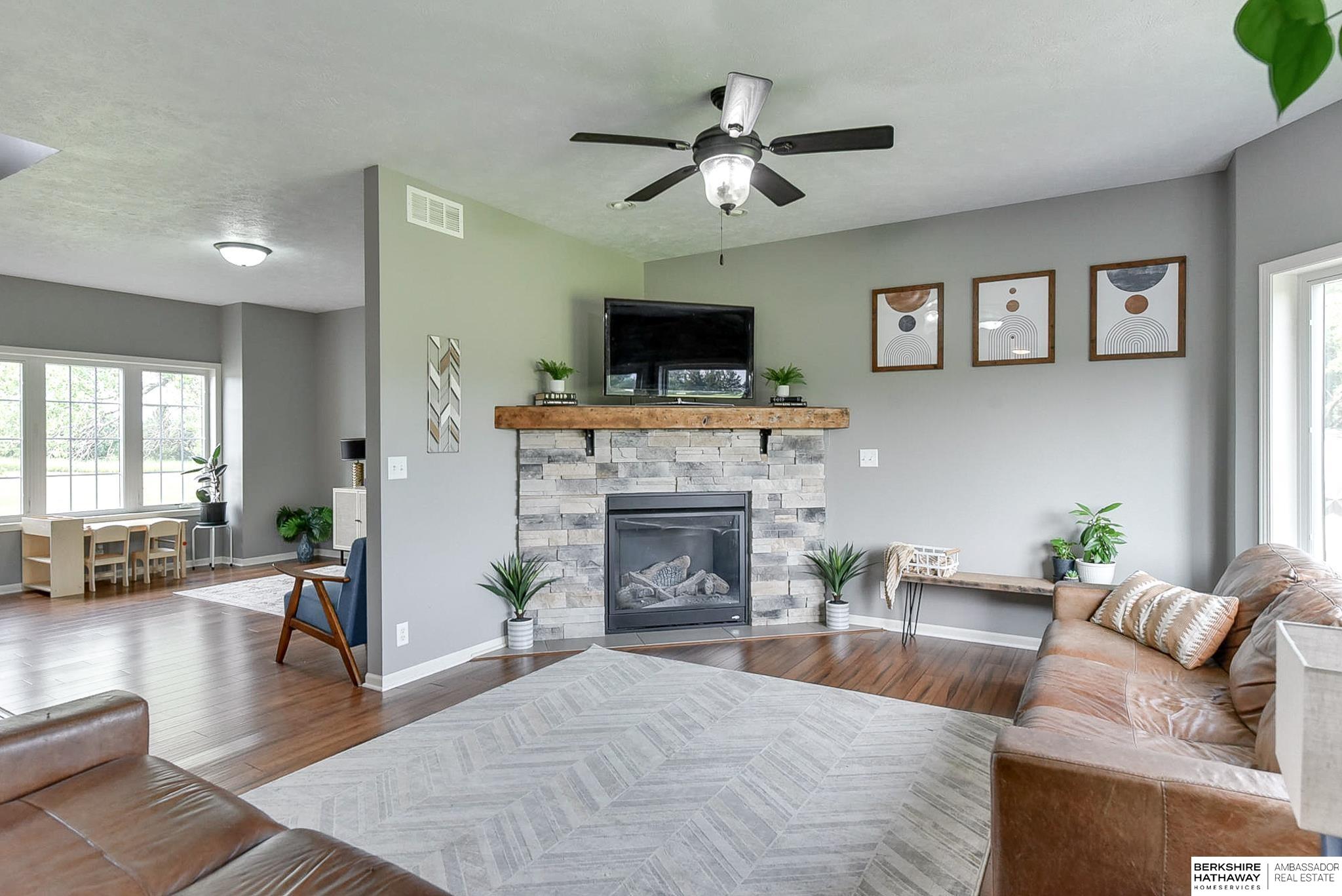 Eagle, Nebraska 68347, United States, 6 Bedrooms Bedrooms, ,5 BathroomsBathrooms,Residential,Pending,32901