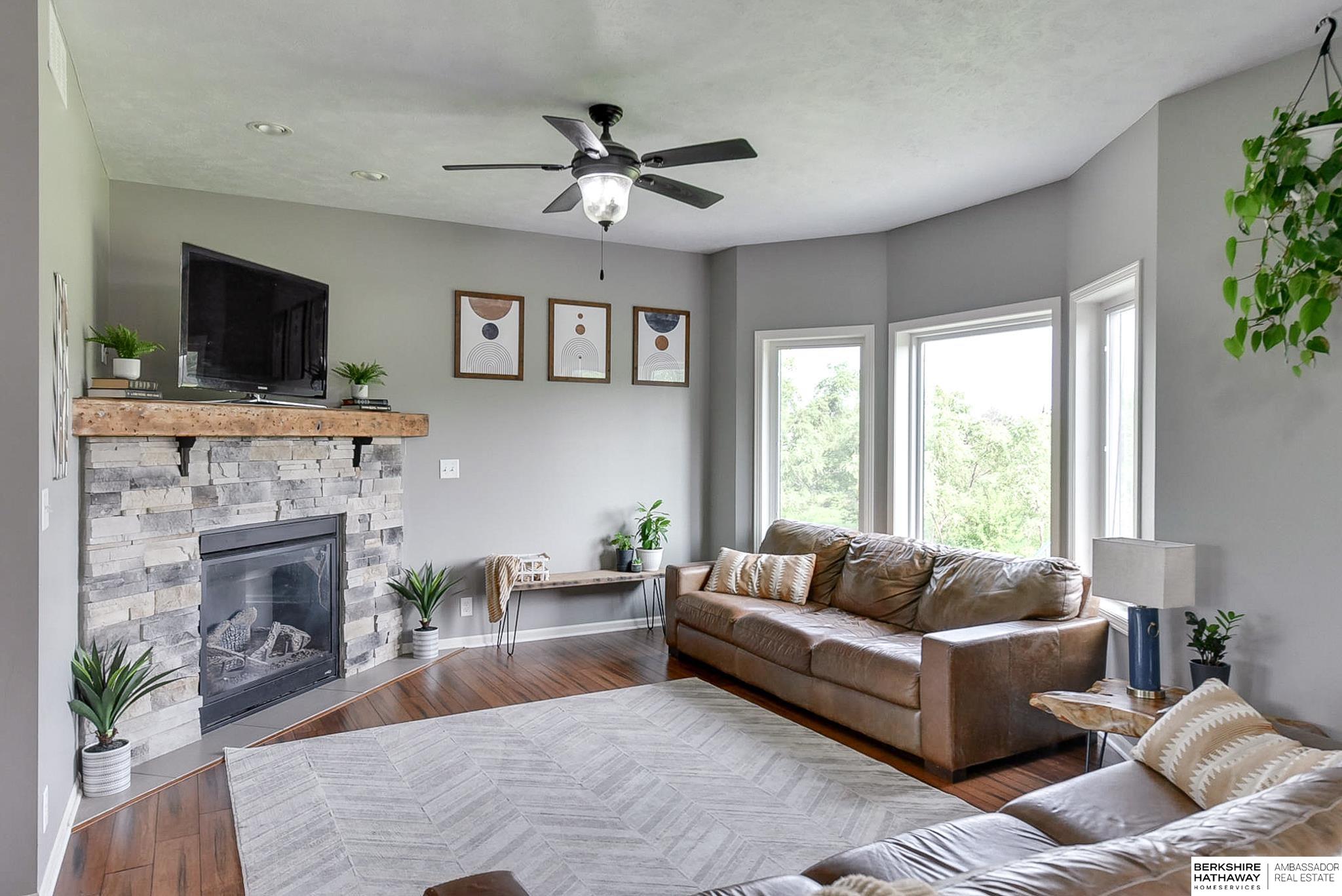 Eagle, Nebraska 68347, United States, 6 Bedrooms Bedrooms, ,5 BathroomsBathrooms,Residential,Pending,32901