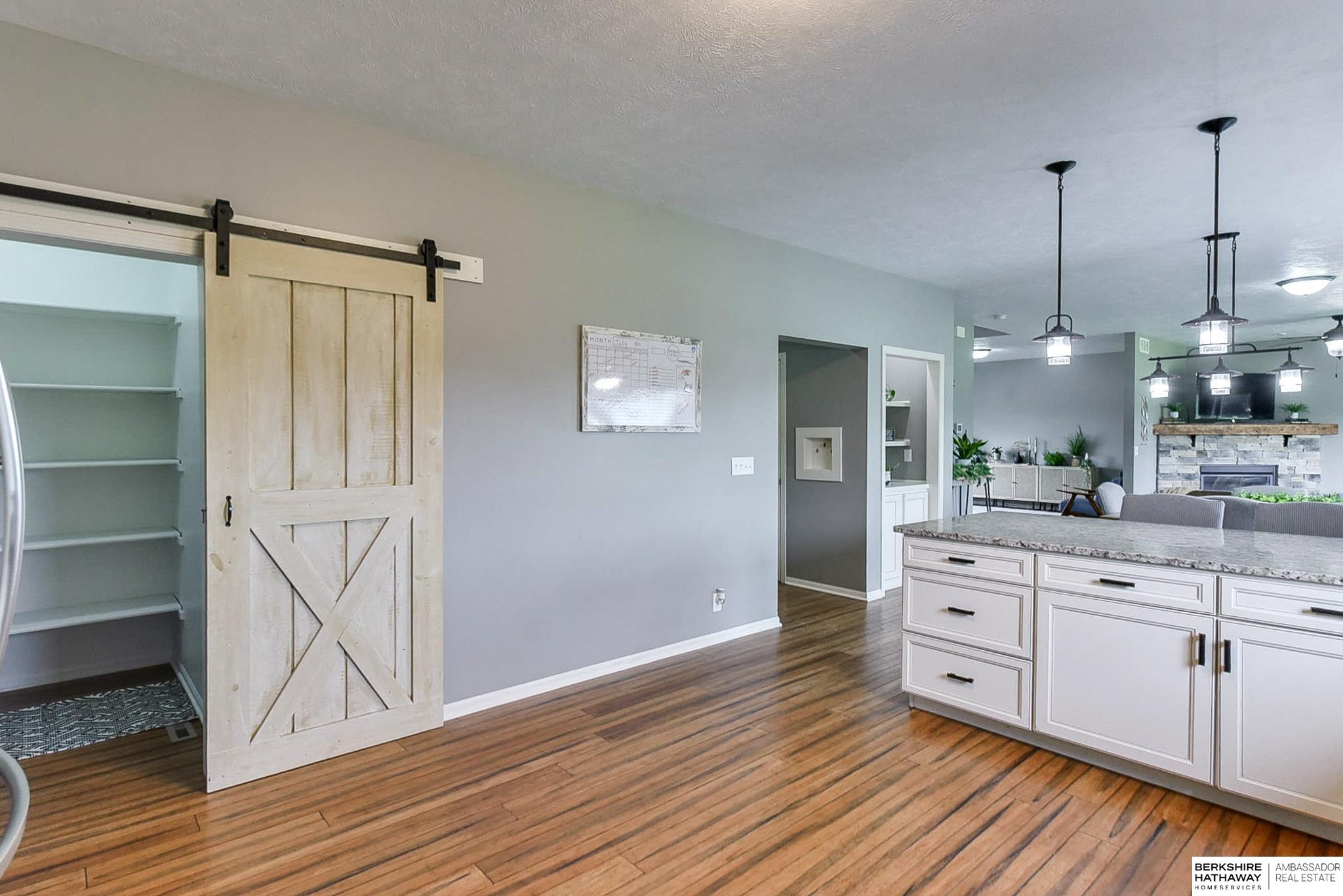 Eagle, Nebraska 68347, United States, 6 Bedrooms Bedrooms, ,5 BathroomsBathrooms,Residential,Pending,32901