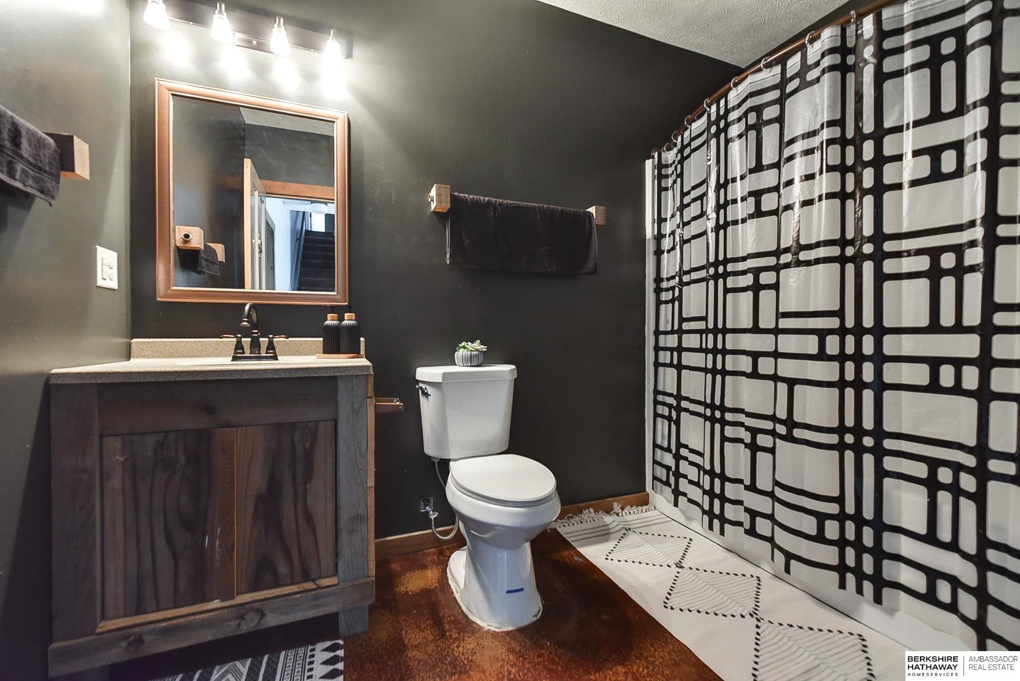 Eagle, Nebraska 68347, United States, 6 Bedrooms Bedrooms, ,5 BathroomsBathrooms,Residential,Pending,32901