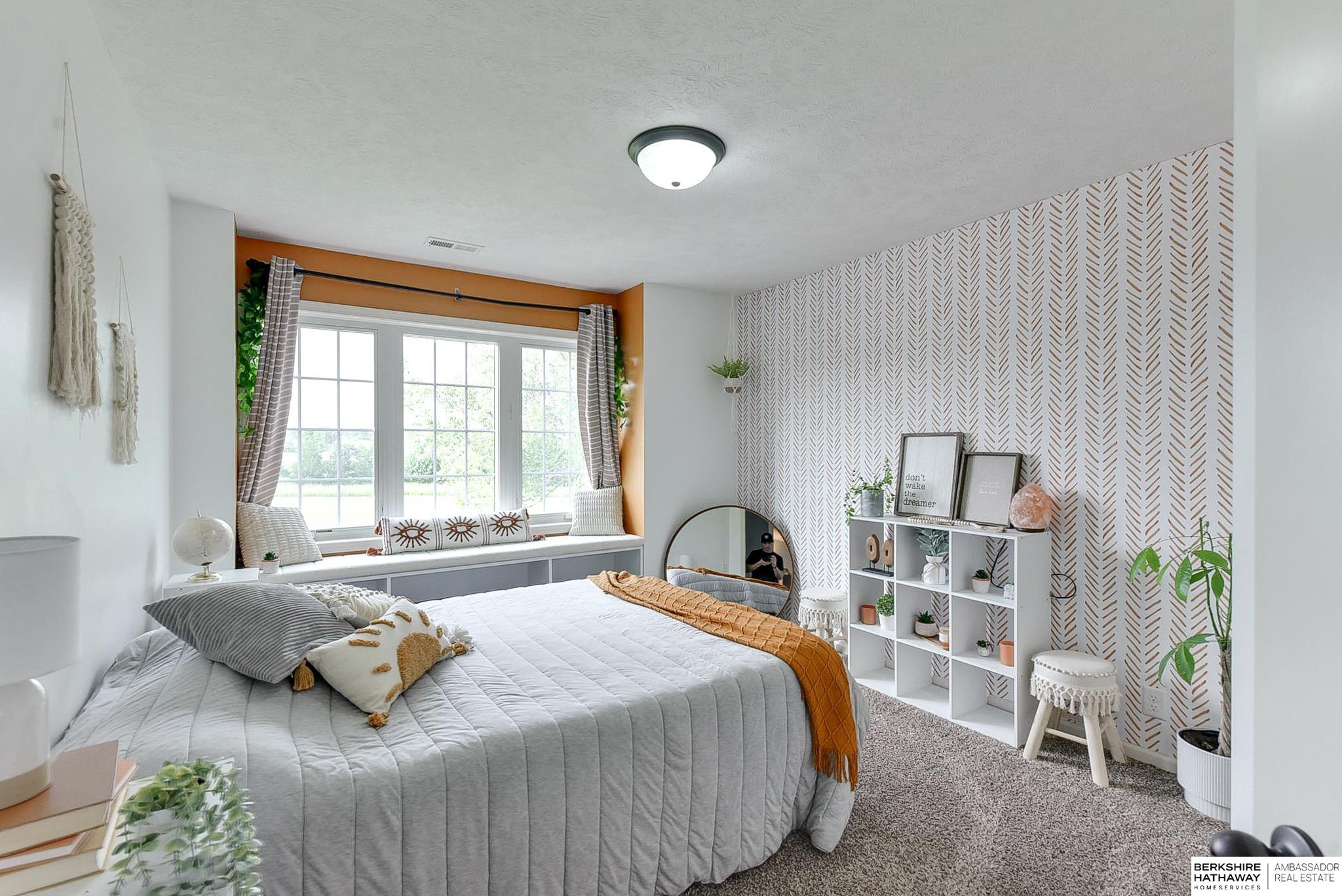 Eagle, Nebraska 68347, United States, 6 Bedrooms Bedrooms, ,5 BathroomsBathrooms,Residential,Pending,32901