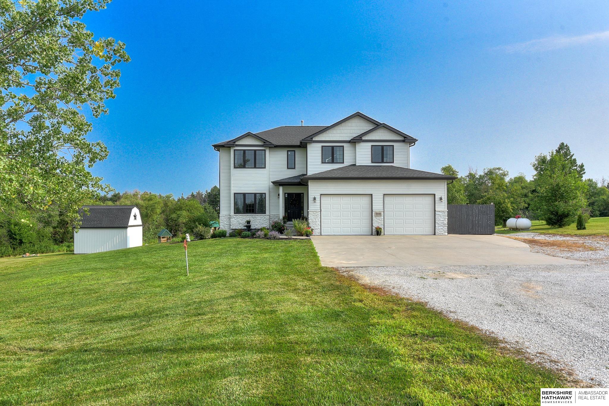 Eagle, Nebraska 68347, United States, 6 Bedrooms Bedrooms, ,5 BathroomsBathrooms,Residential,Pending,32901