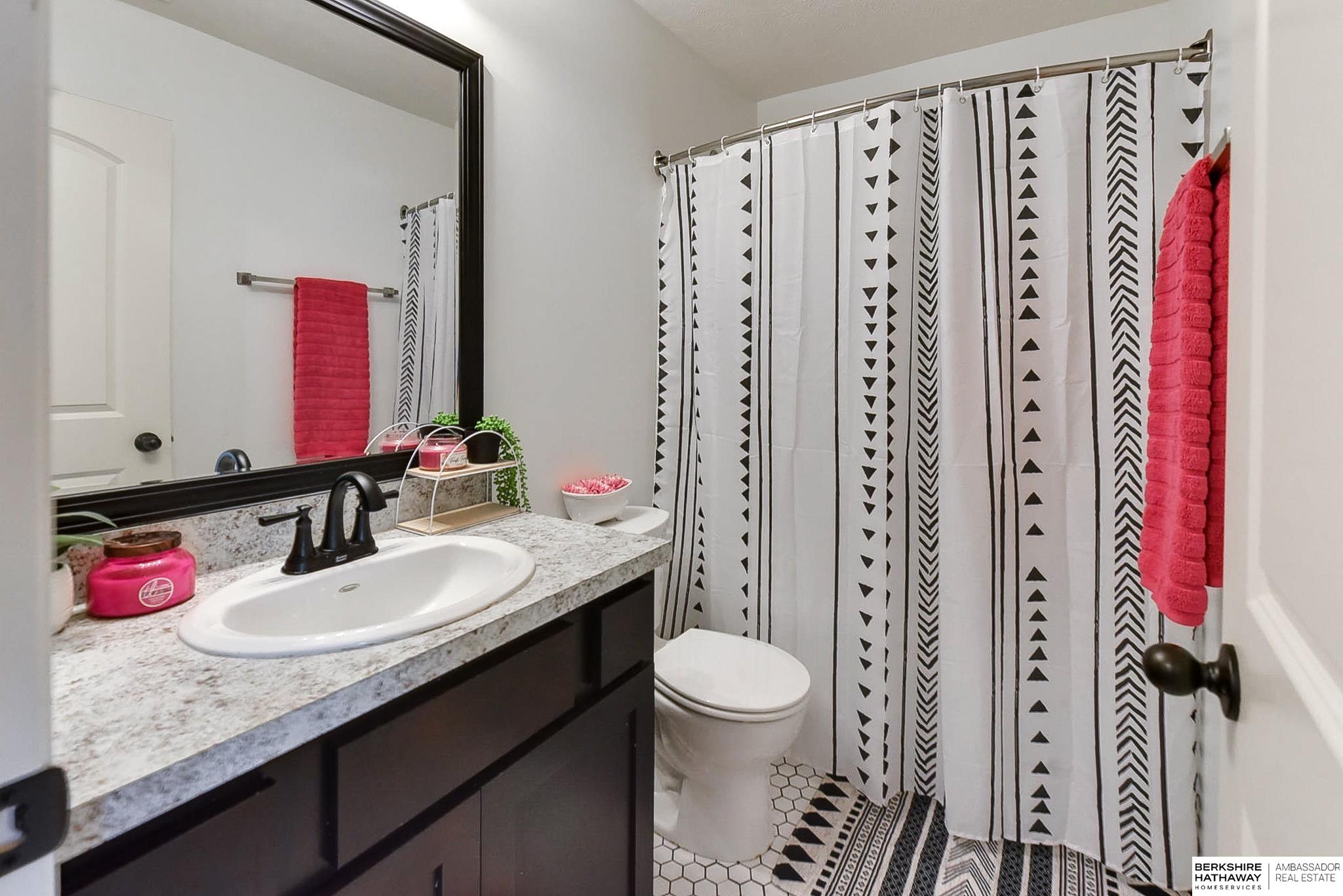 Eagle, Nebraska 68347, United States, 6 Bedrooms Bedrooms, ,5 BathroomsBathrooms,Residential,Pending,32901