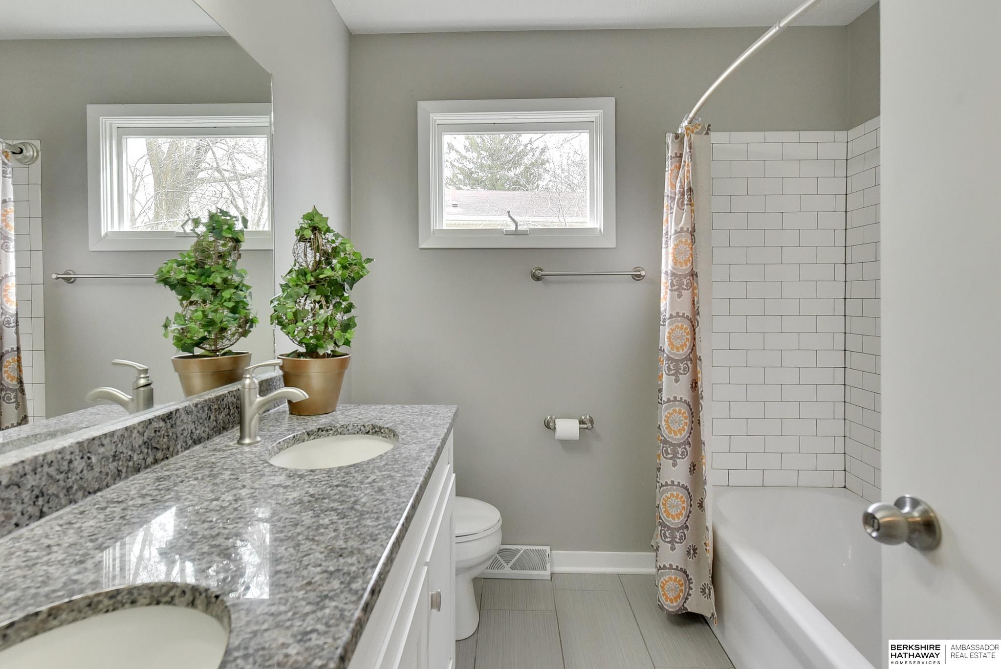 Omaha, Nebraska 68152, United States, 4 Bedrooms Bedrooms, ,4 BathroomsBathrooms,Residential,Pending,102724